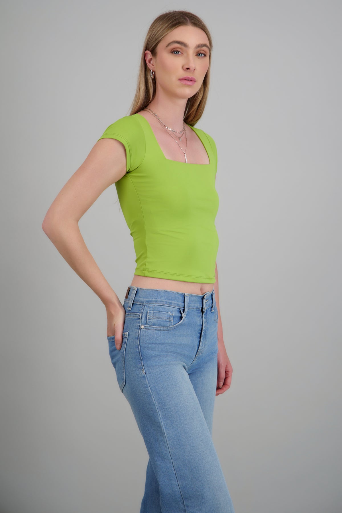 APPLE GREEN