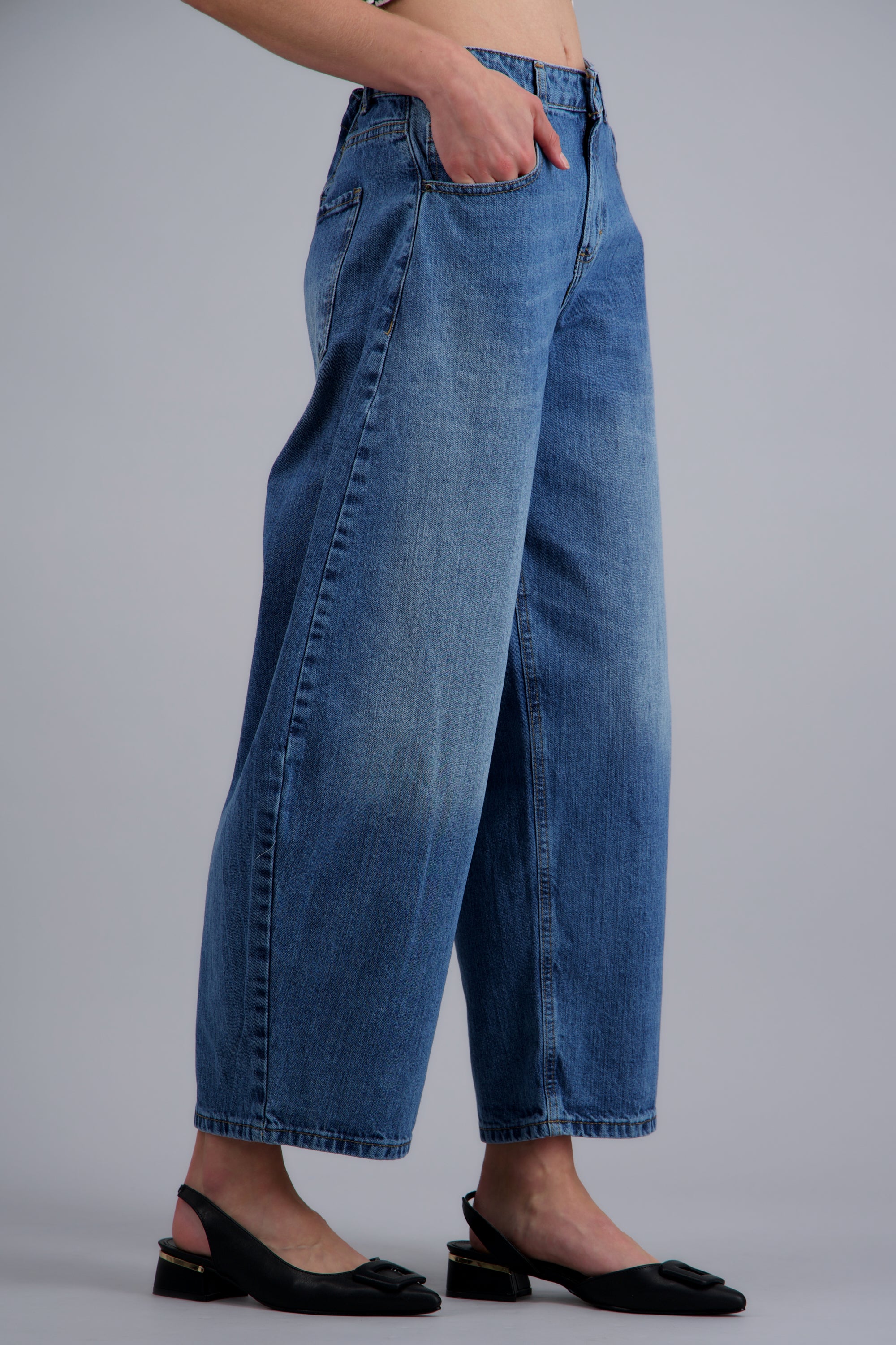 MEDIUM WASH