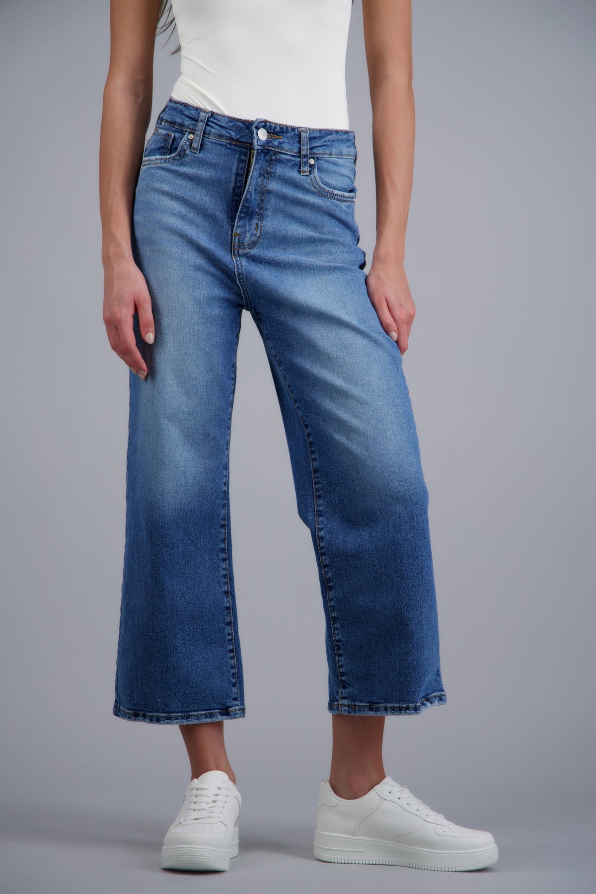 MEDIUM WASH
