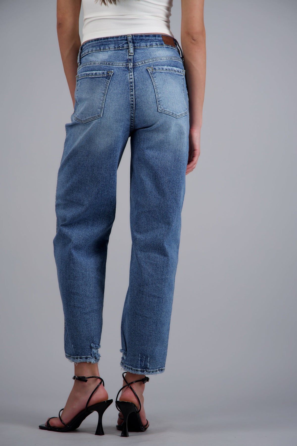 MEDIUM WASH