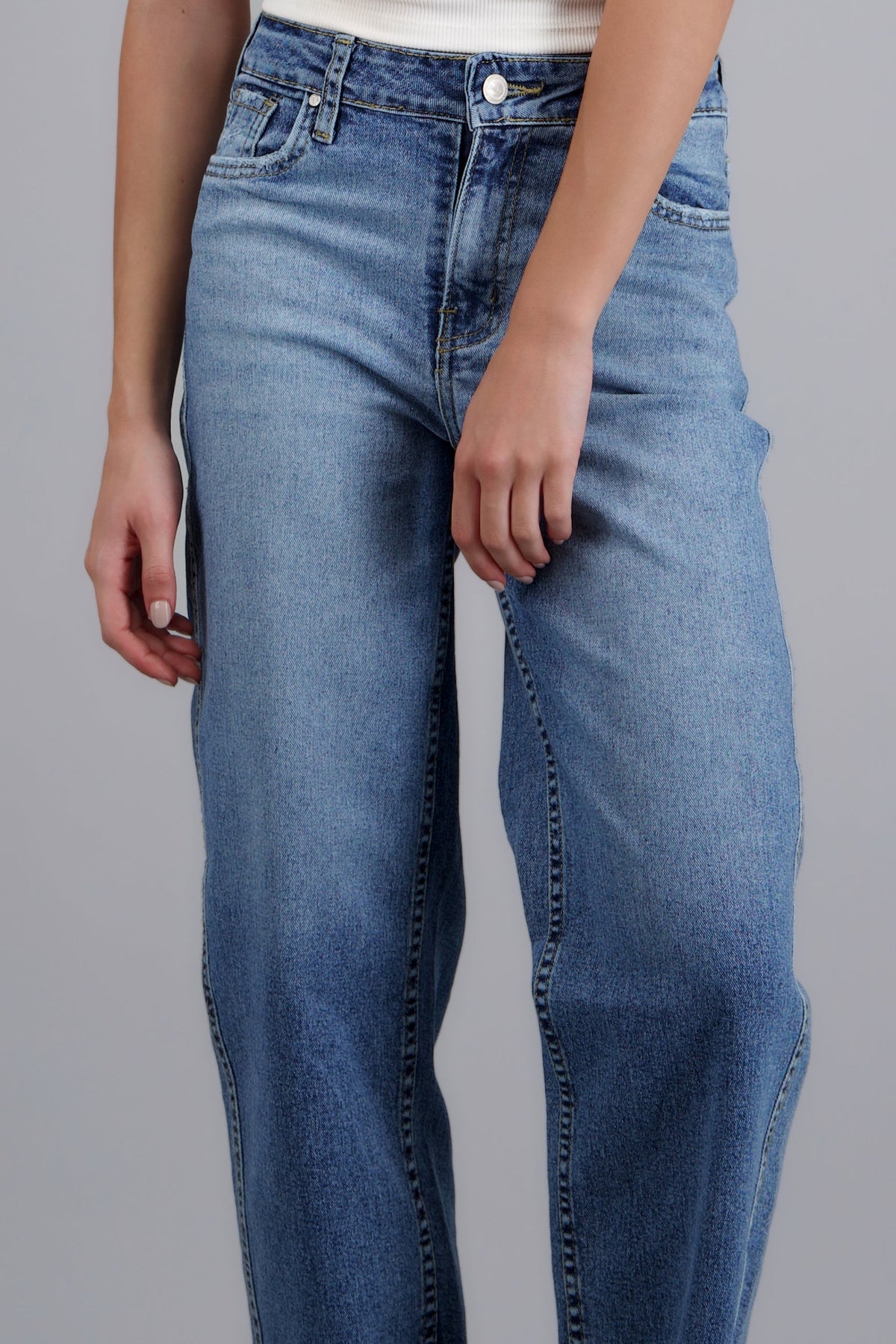 MEDIUM WASH