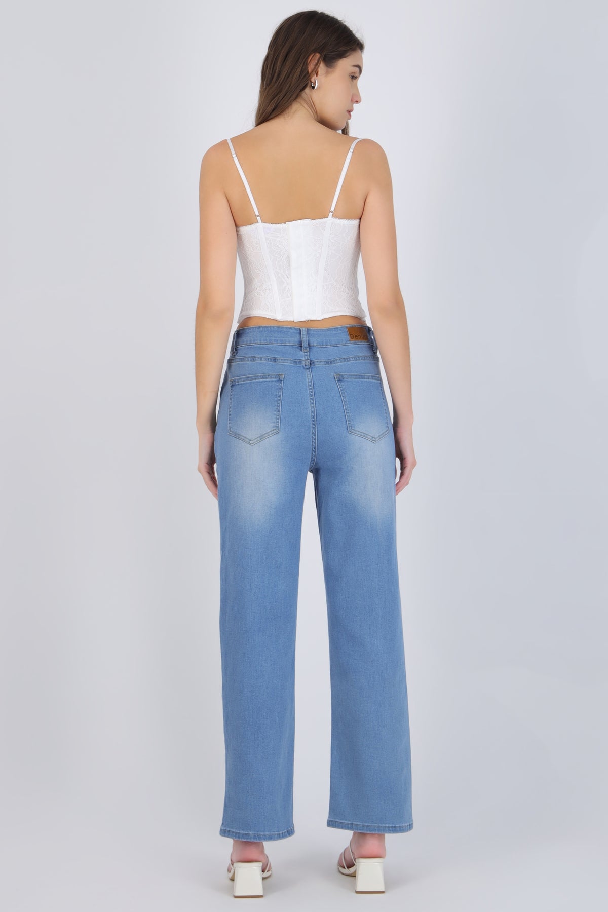 Straight jeans with mini embroidered flowers