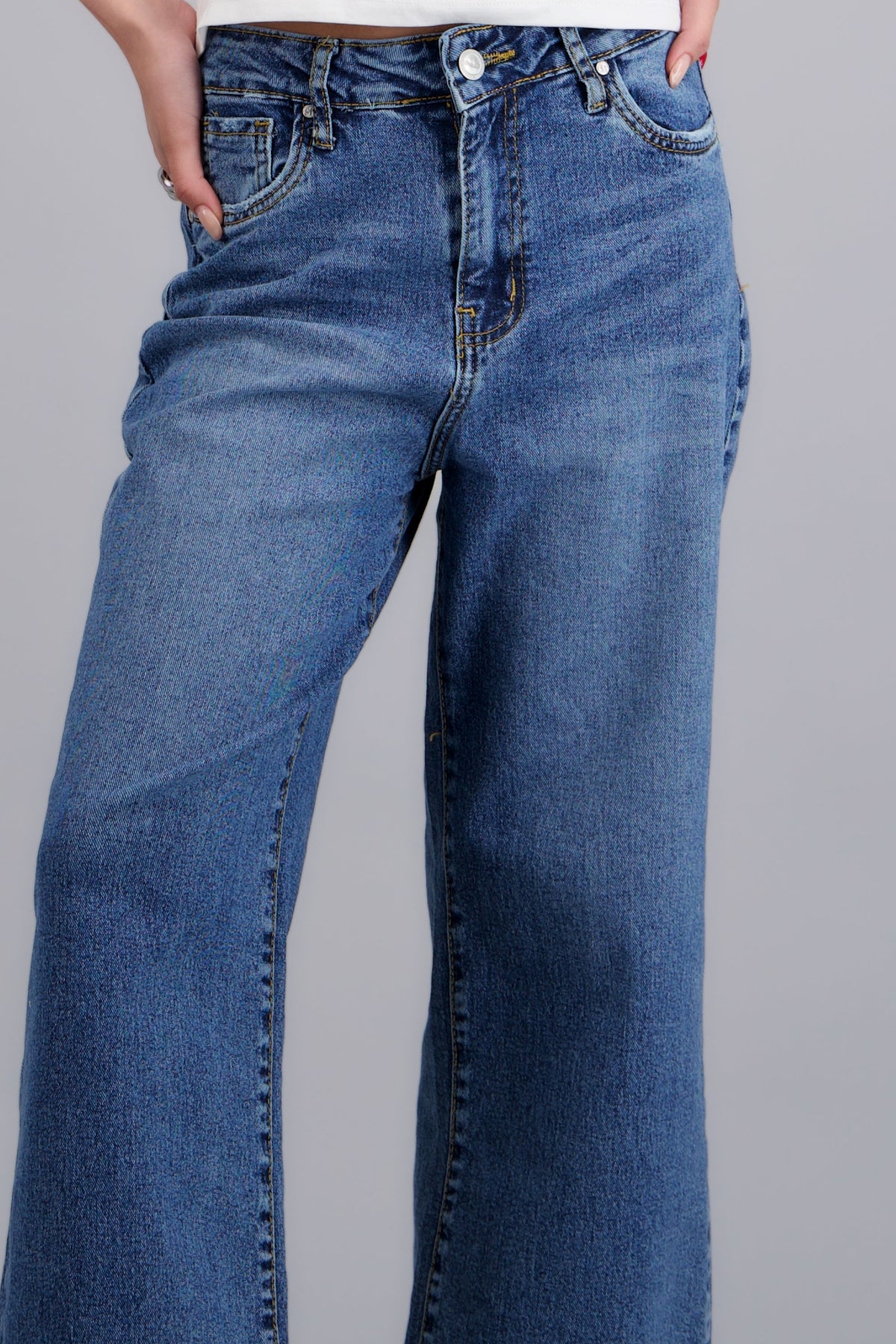 MEDIUM WASH