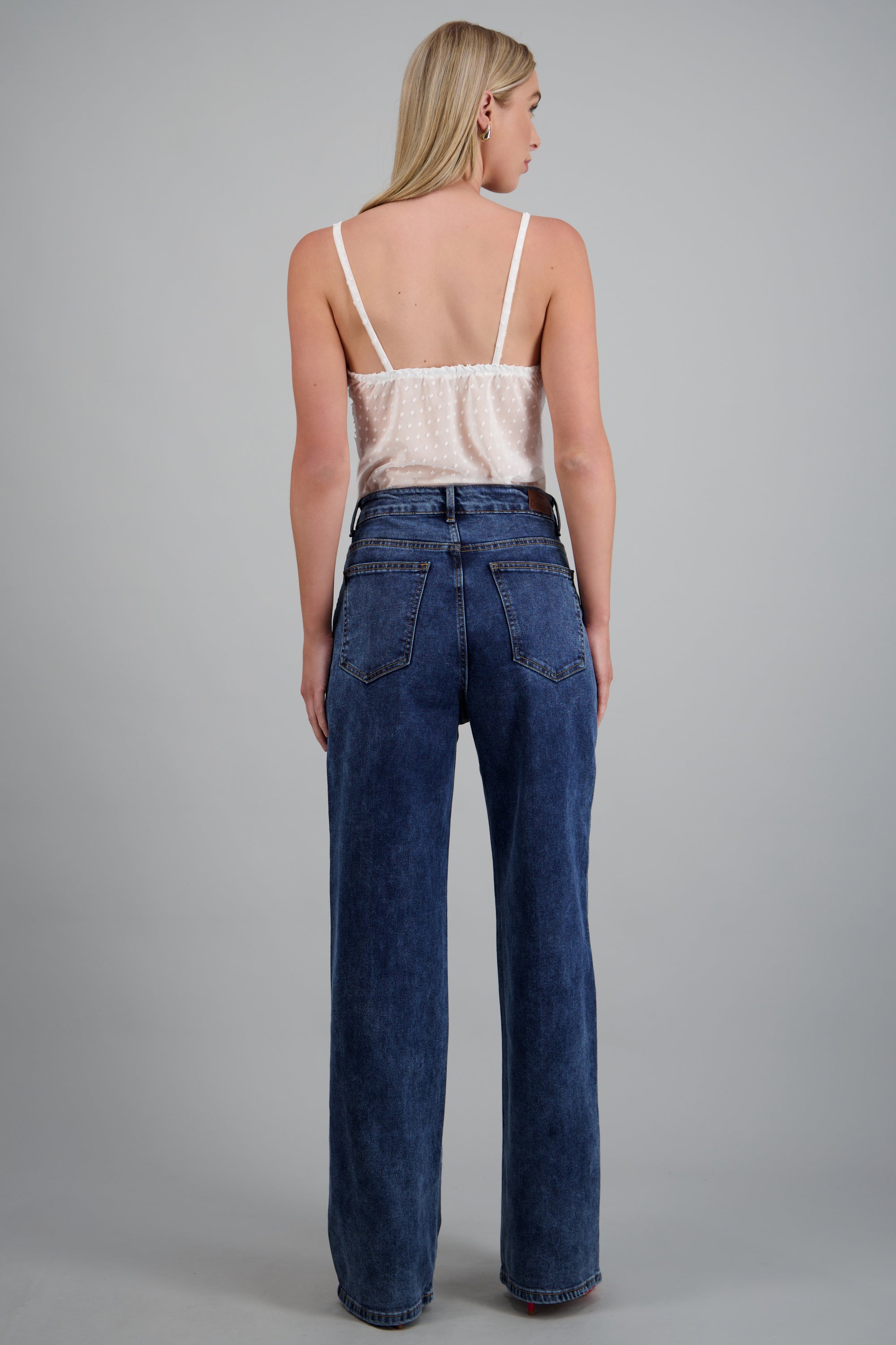 MEDIUM WASH