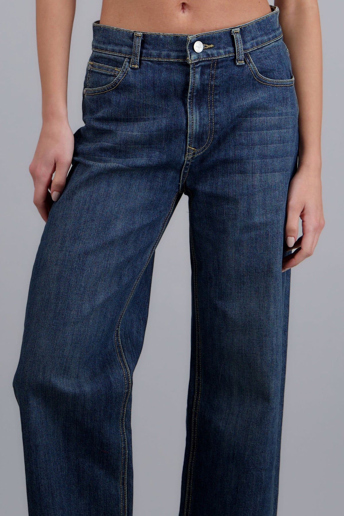 MEDIUM WASH