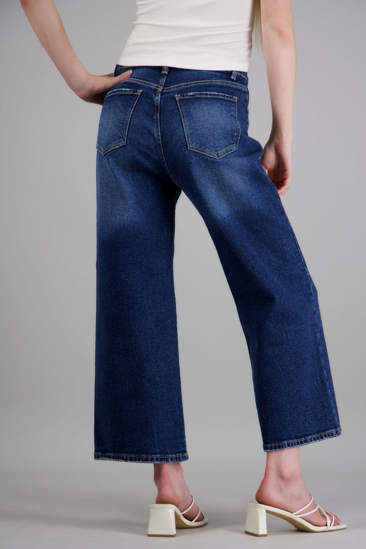 MEDIUM WASH