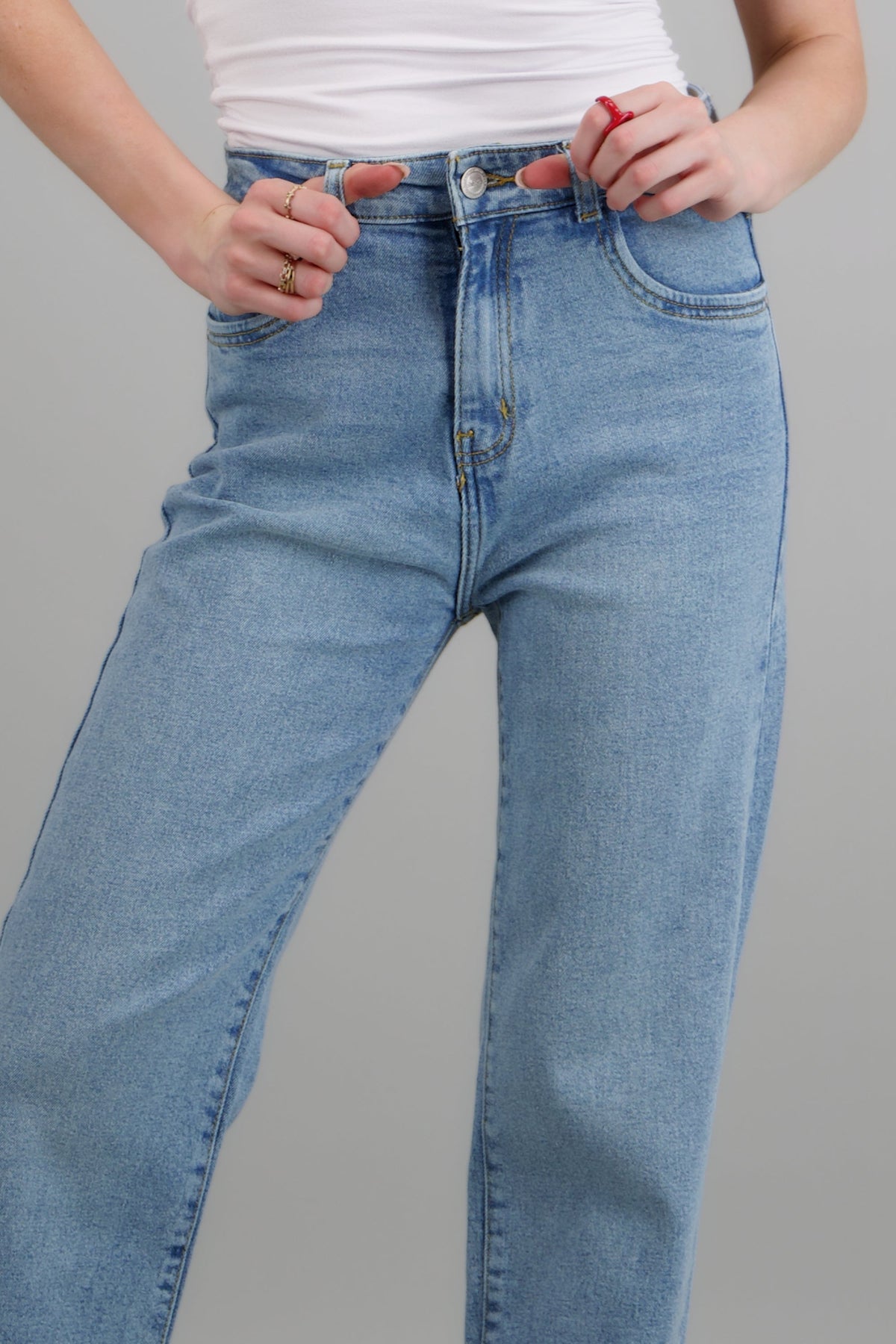 MEDIUM WASH