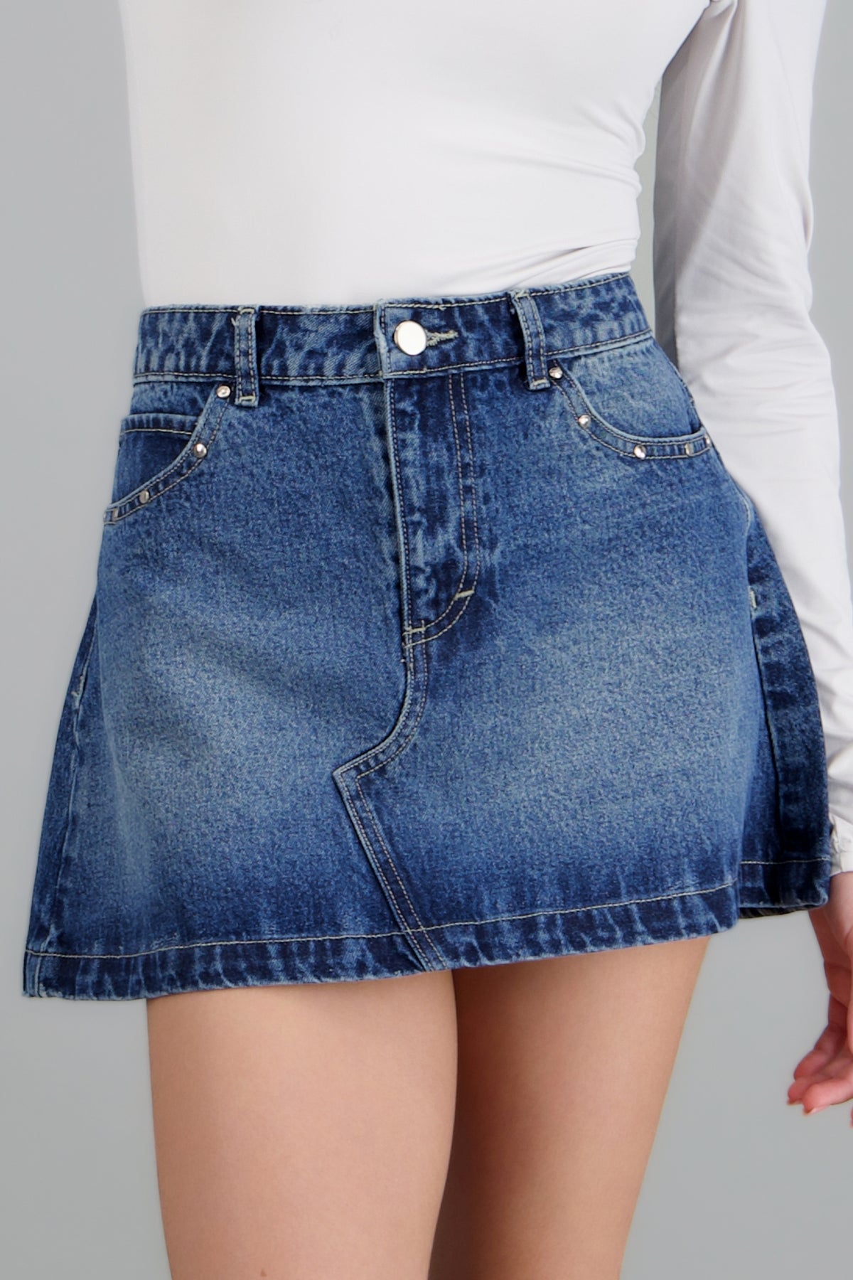 MEDIUM WASH