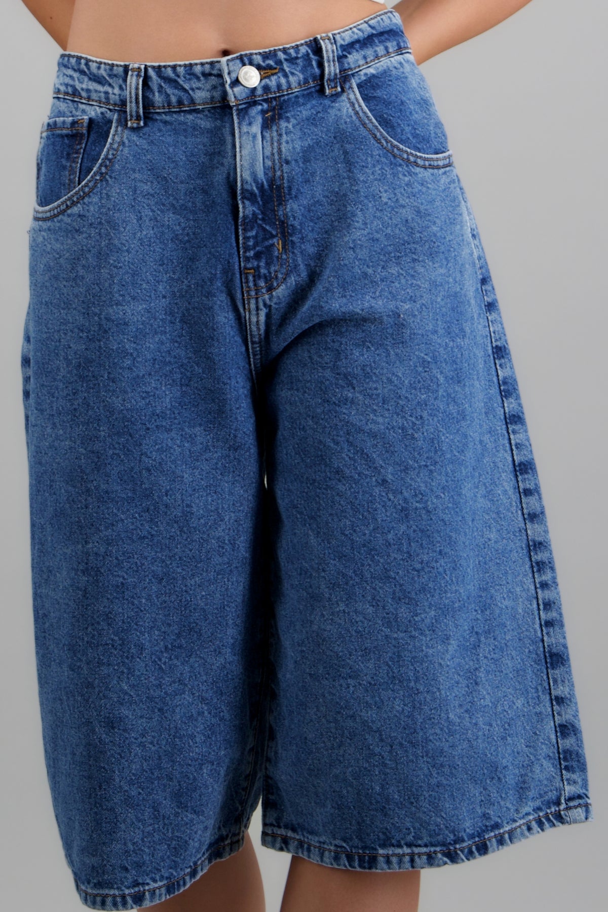 MEDIUM WASH