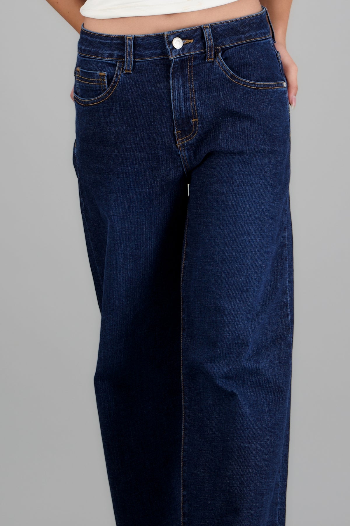 MEDIUM WASH