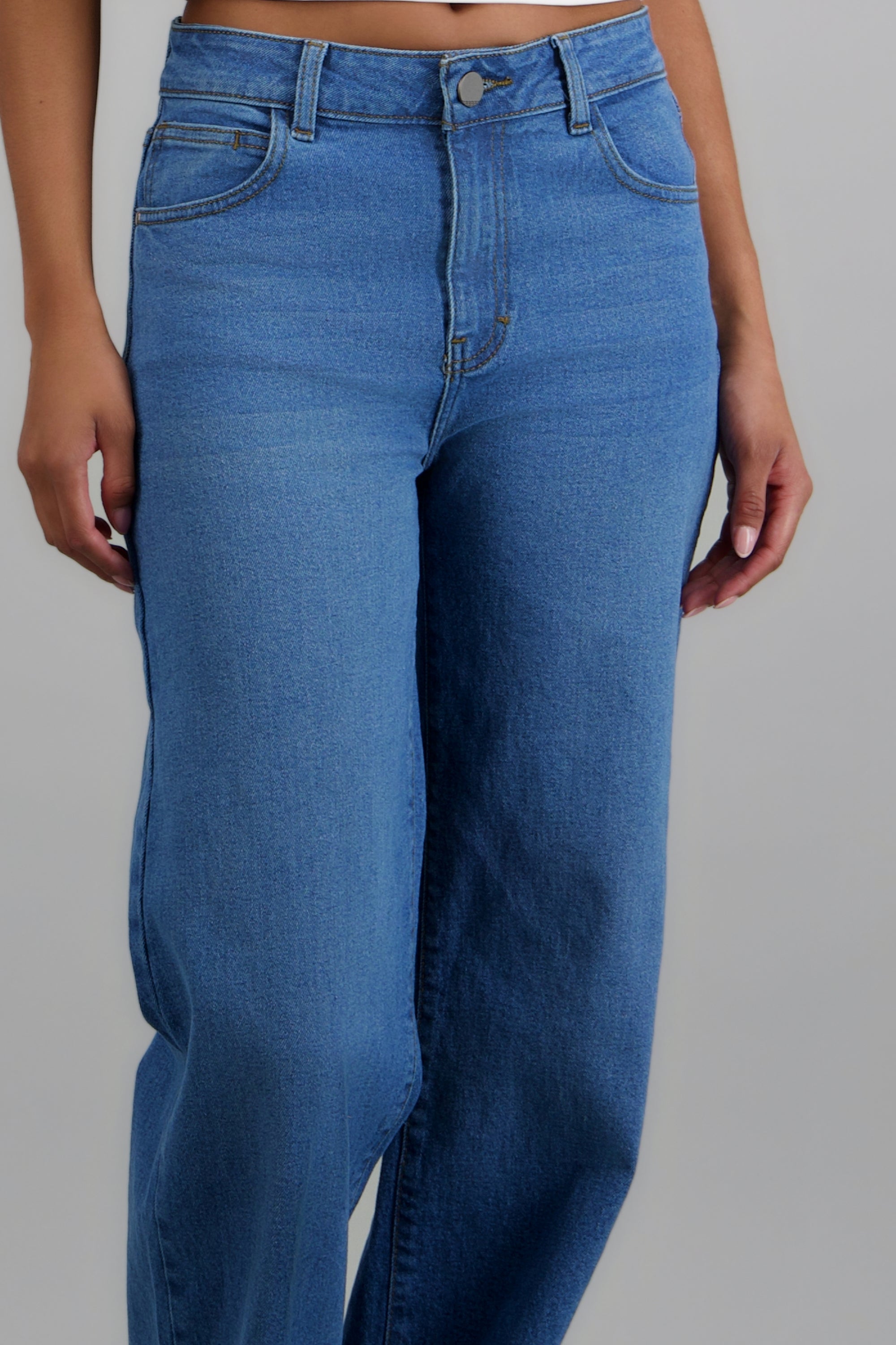 MEDIUM WASH