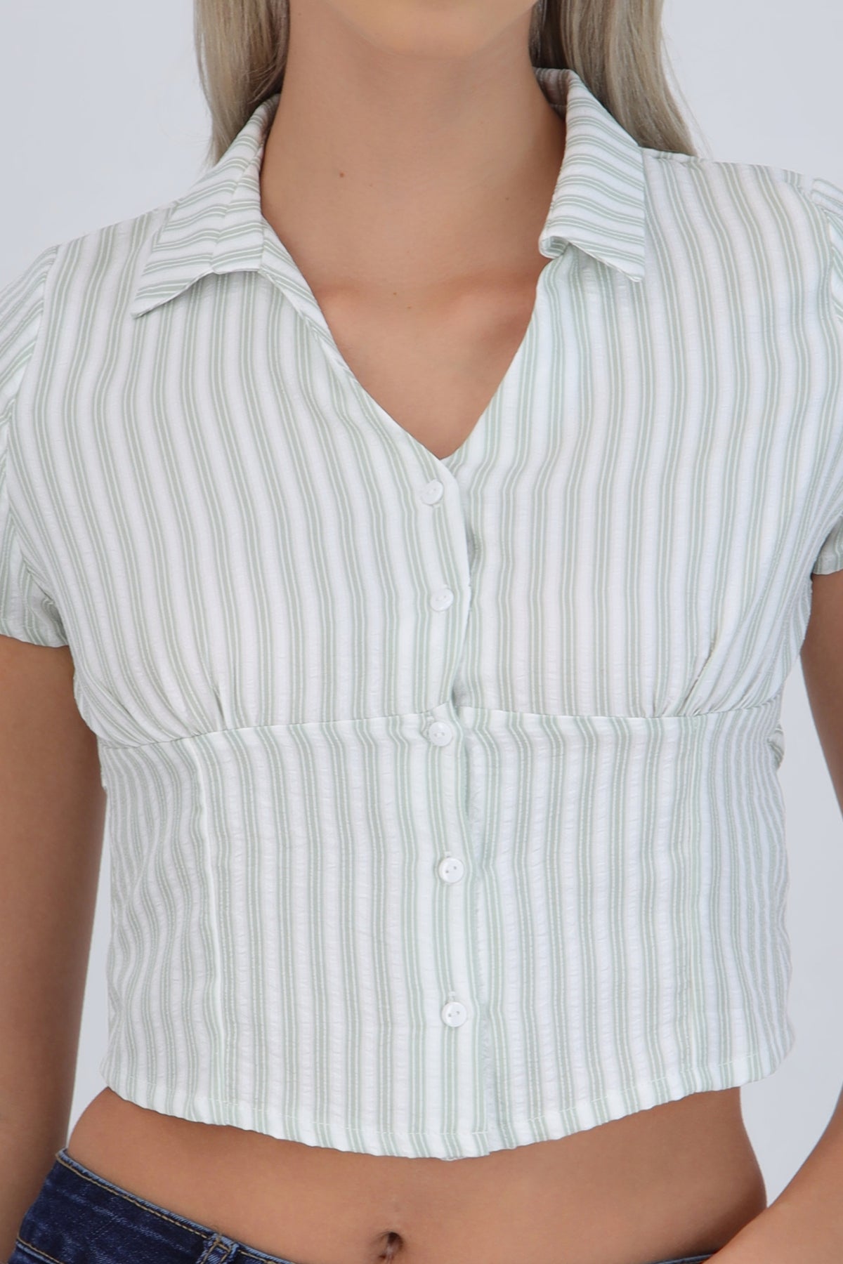 Sleeveless Crop Top Cutout Detail