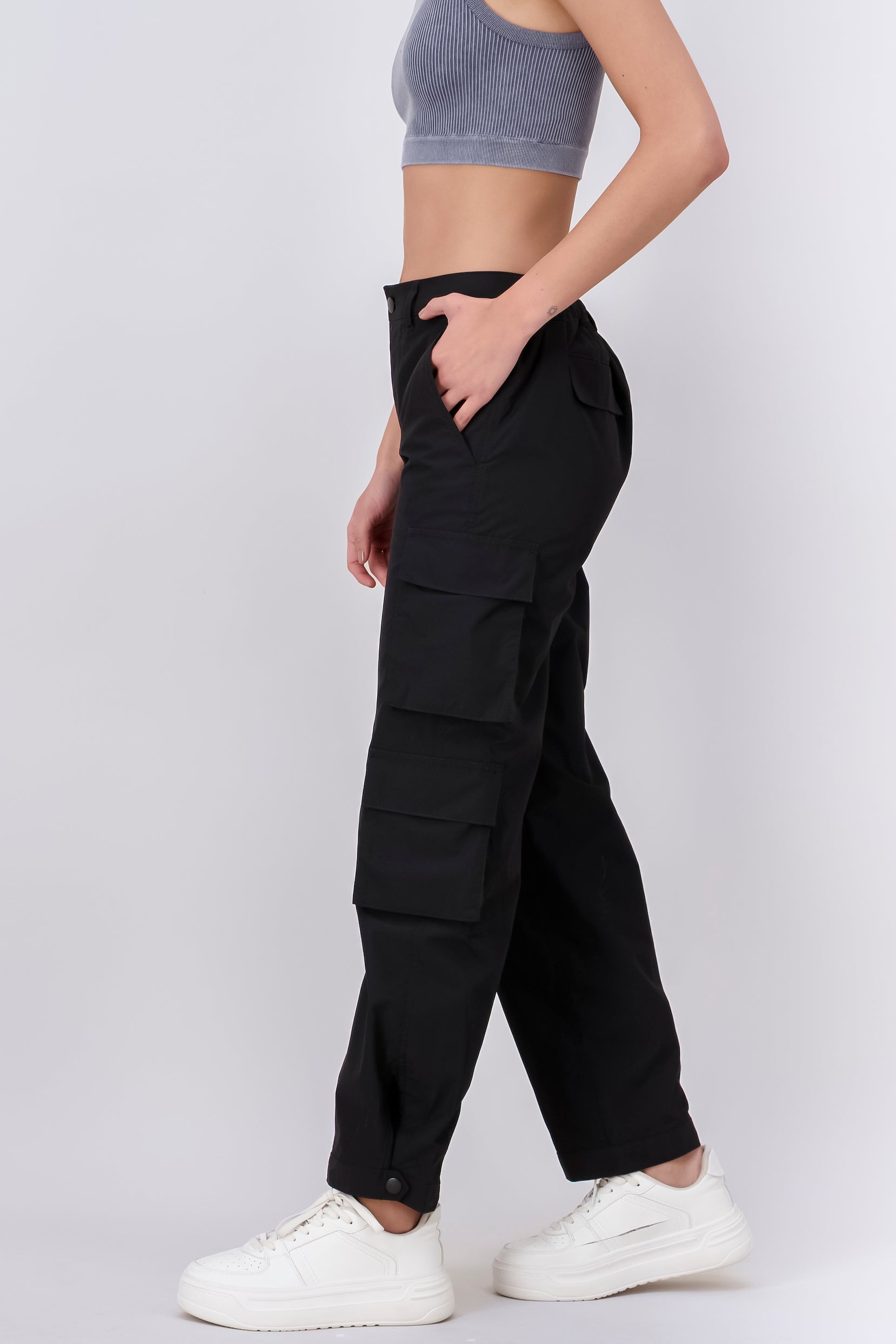 High Waist Cargo Pants With Pleated Details BLACK