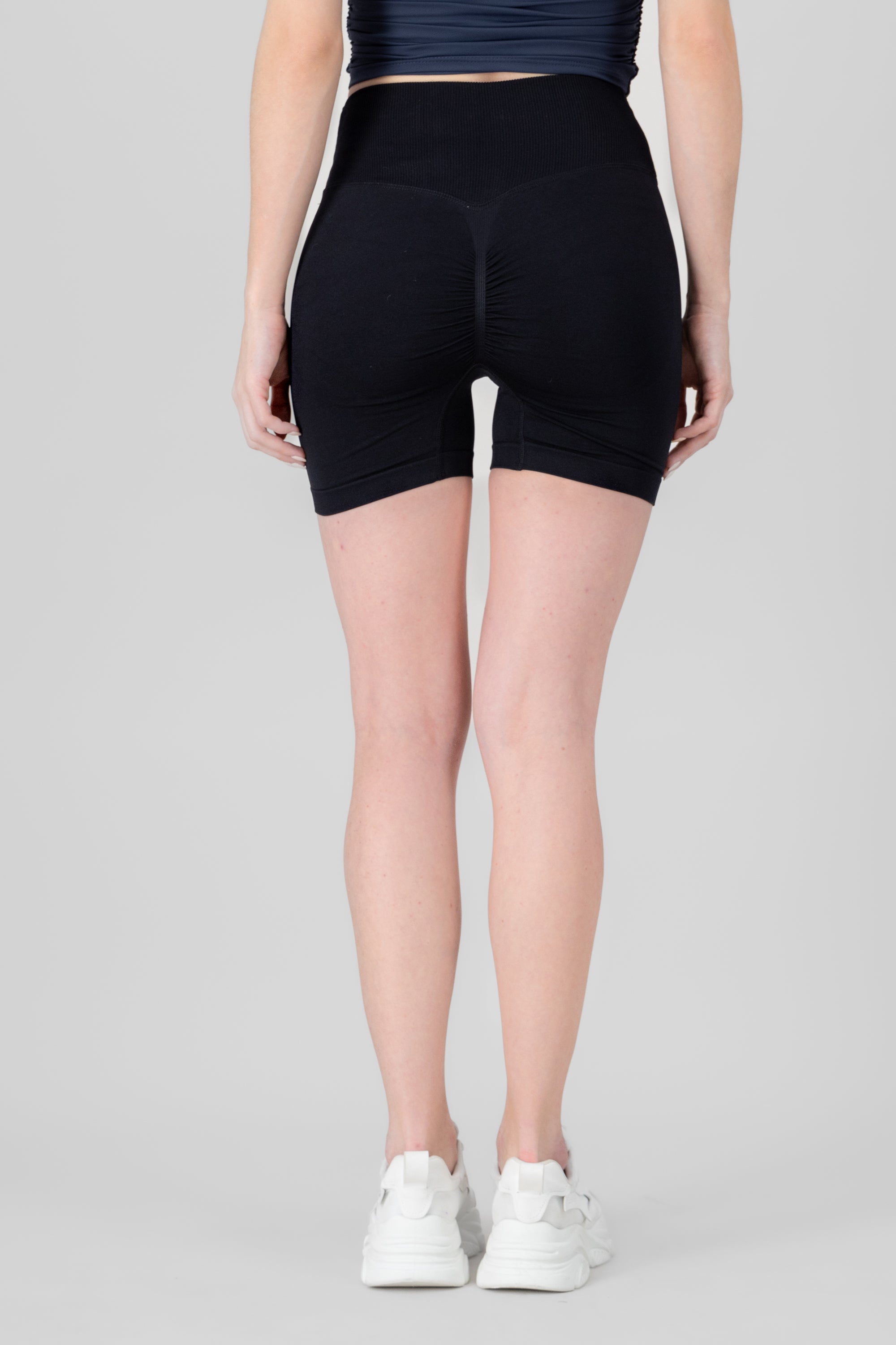 Basic Crisscross Biker Shorts BLACK