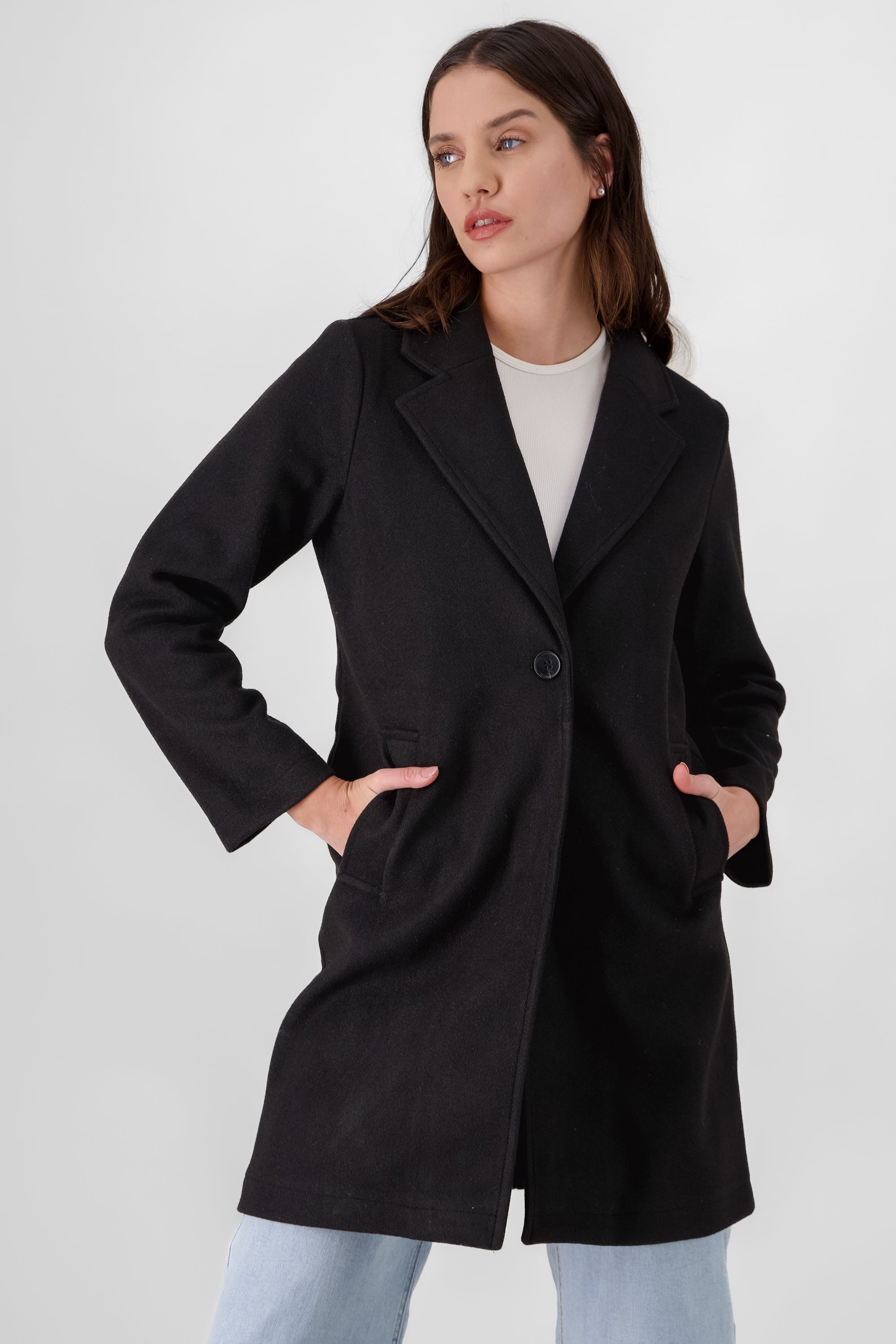 Coat with one button BLACK