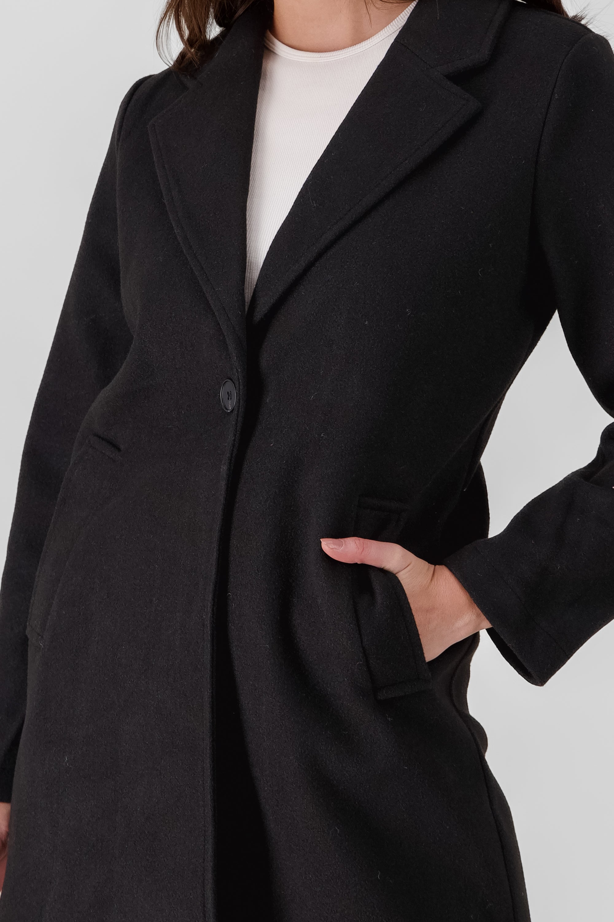 Coat with one button BLACK