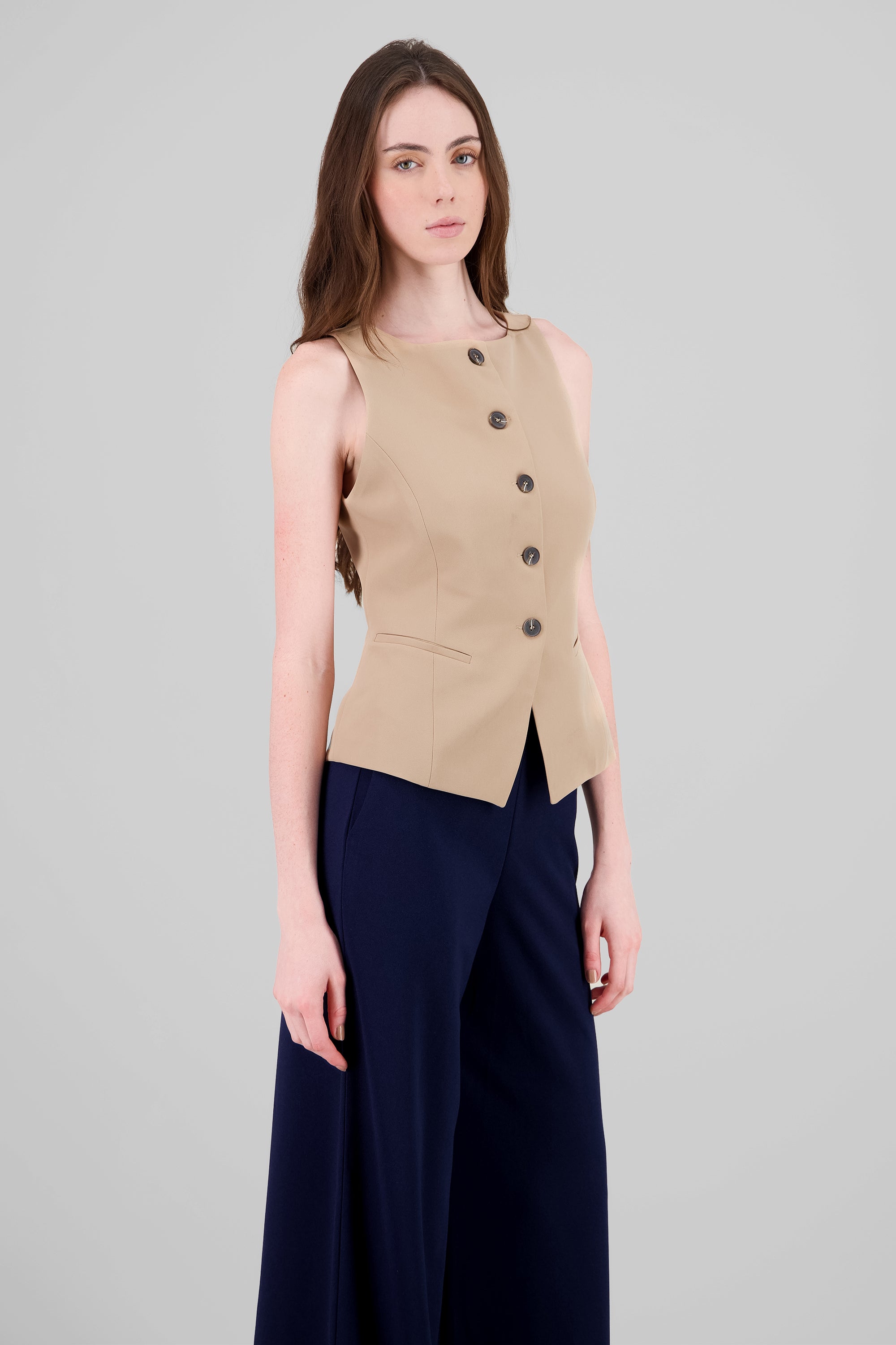 Round Neck Tarilored Vest SAND