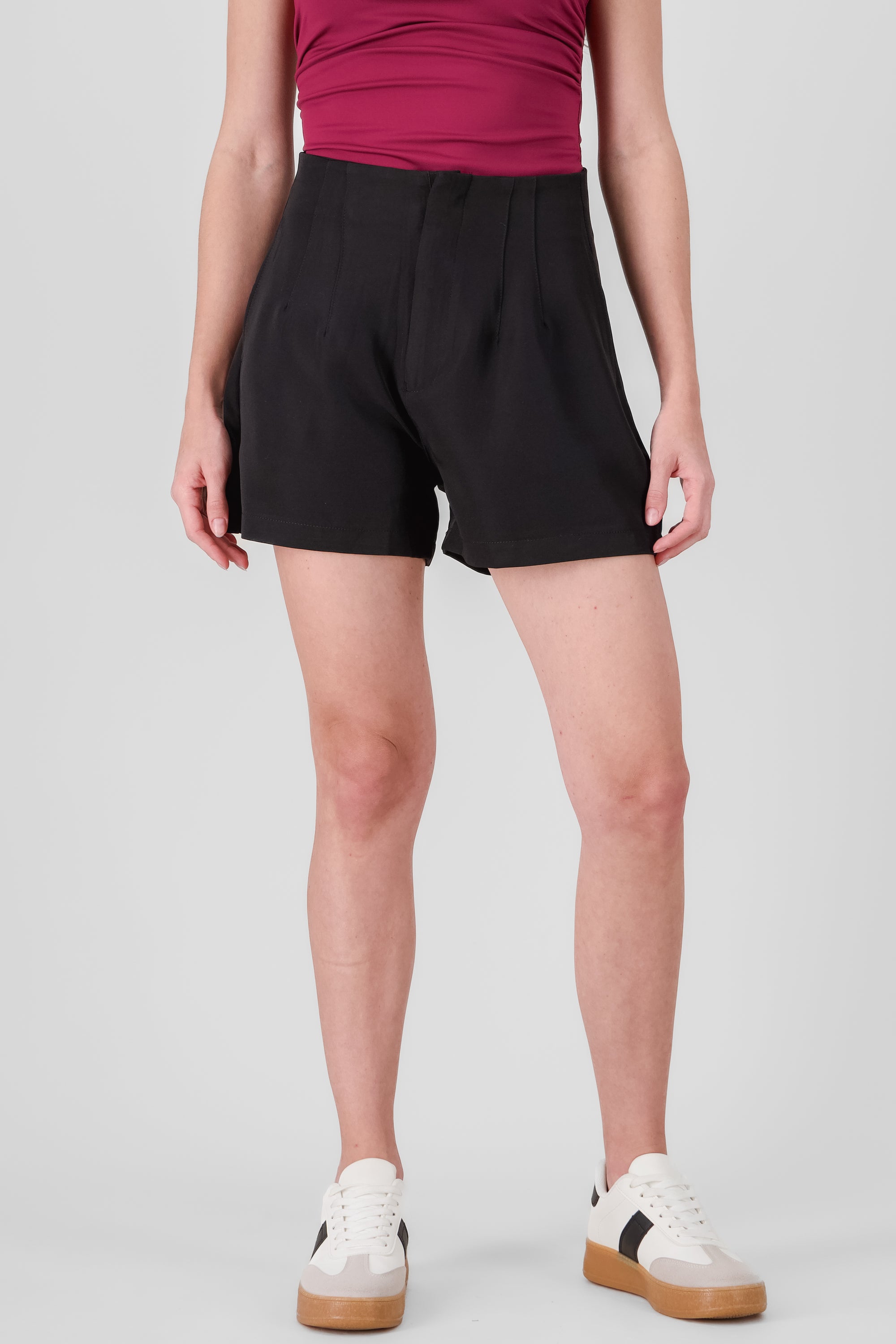 Solid Pleated Shorts BLACK