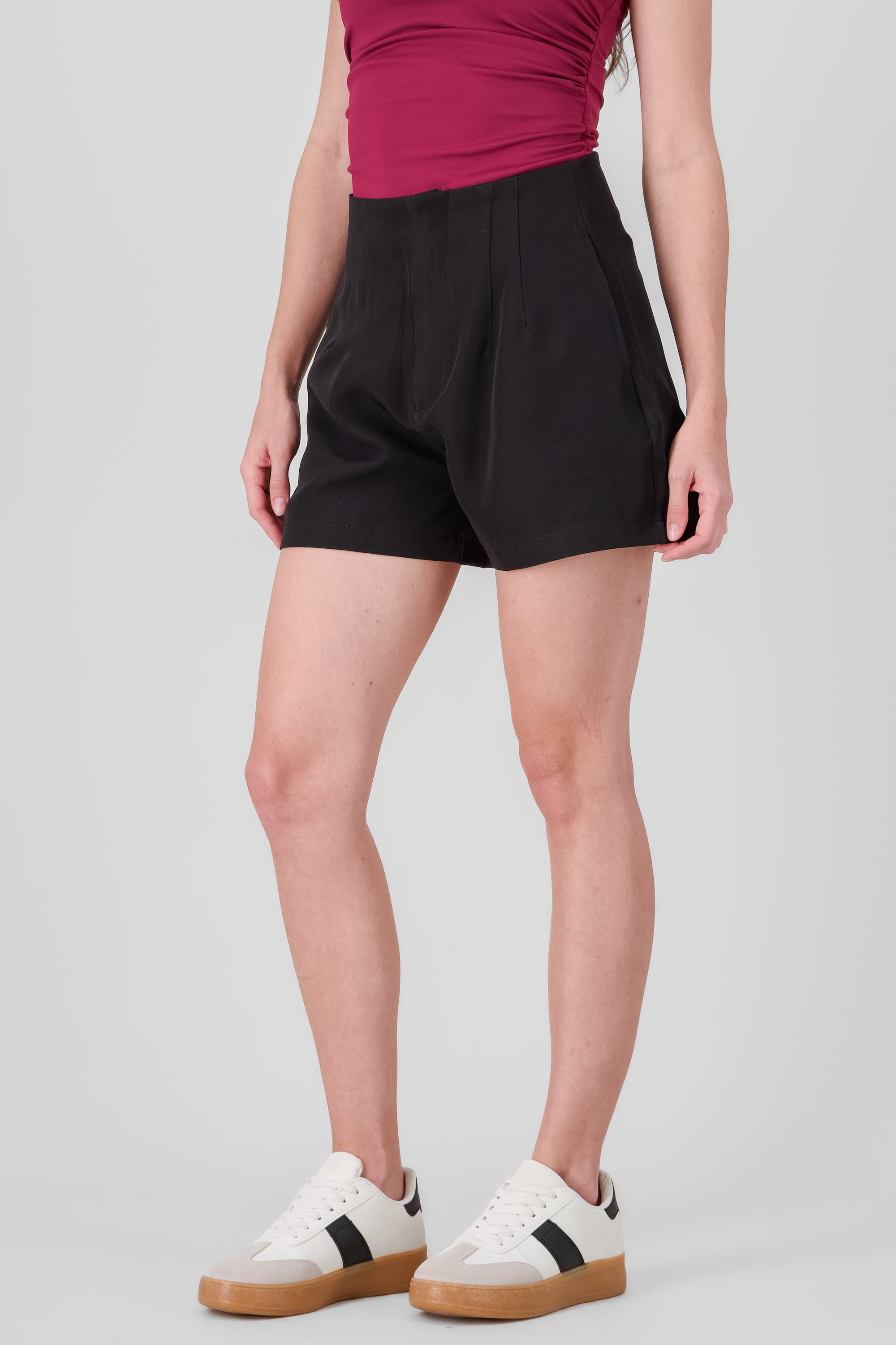 Solid Pleated Shorts BLACK