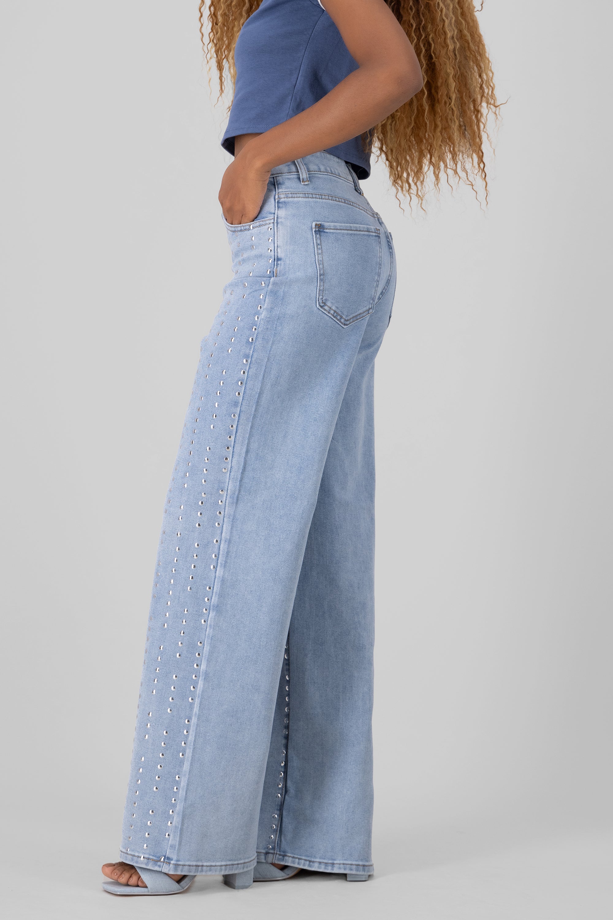 Wide Leg Jeans With Studs LIGHT WASH