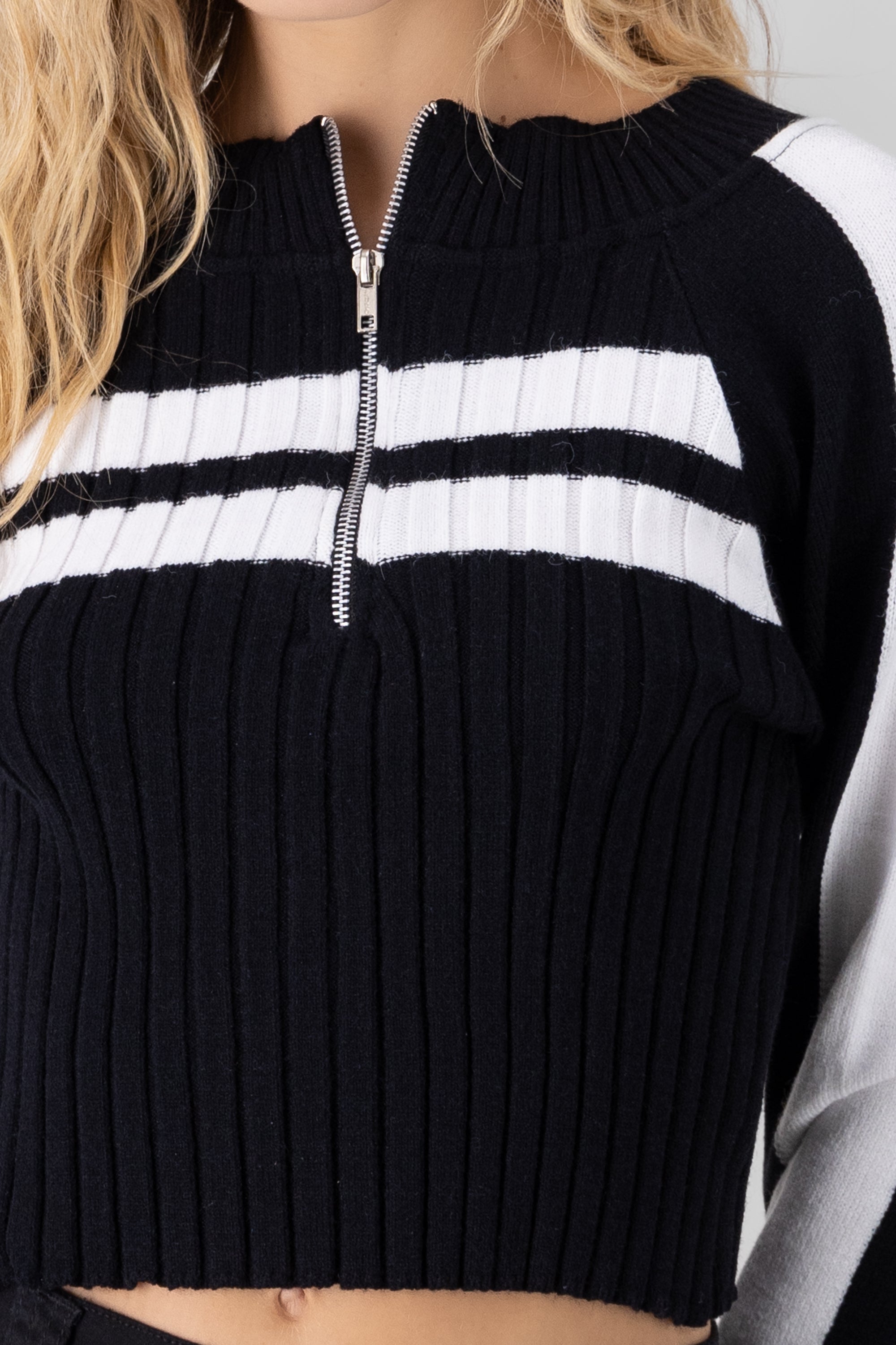 Contrast Detail Sweater BLACK COMBO