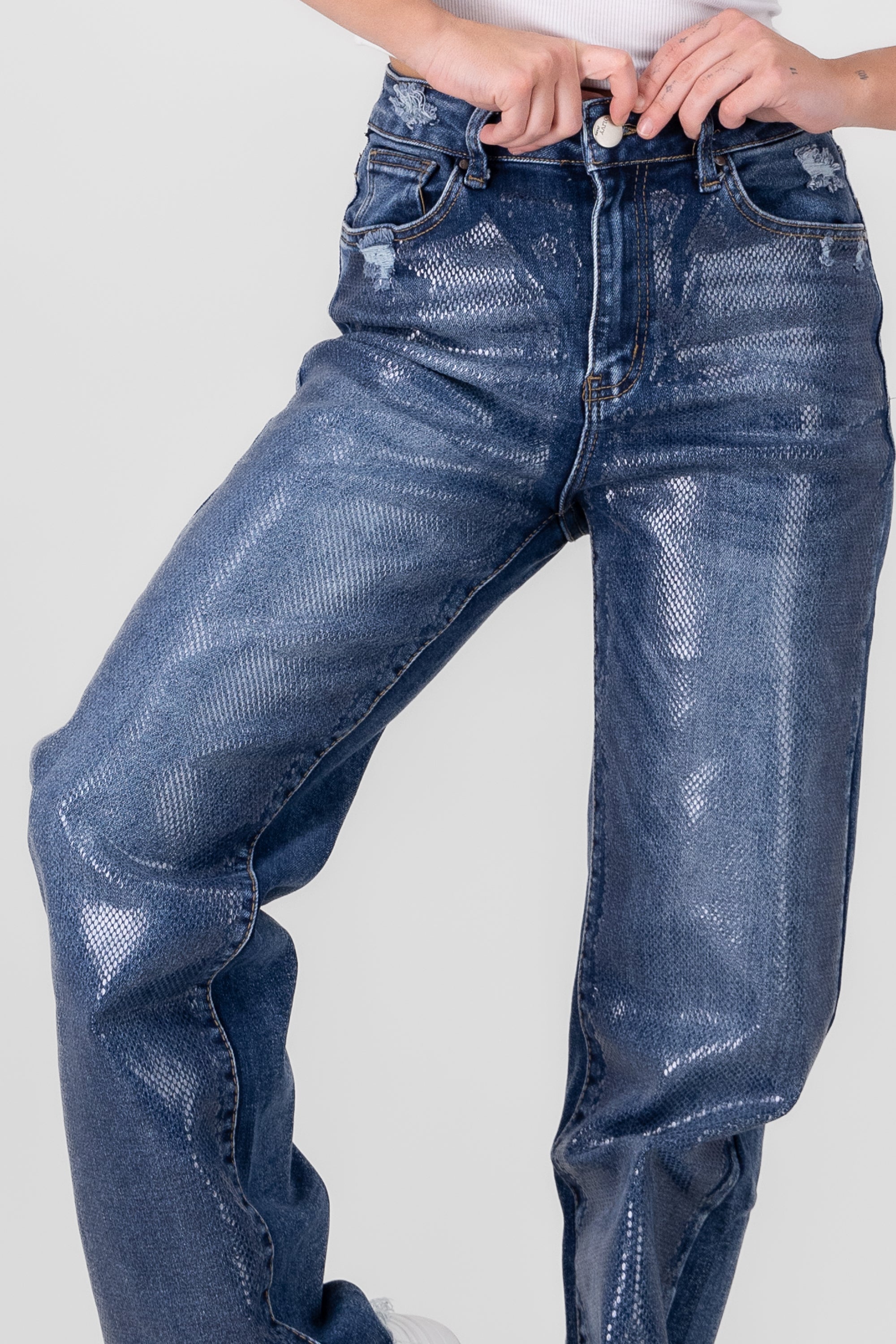 Textured Straight Jeans MEDIUM WASH