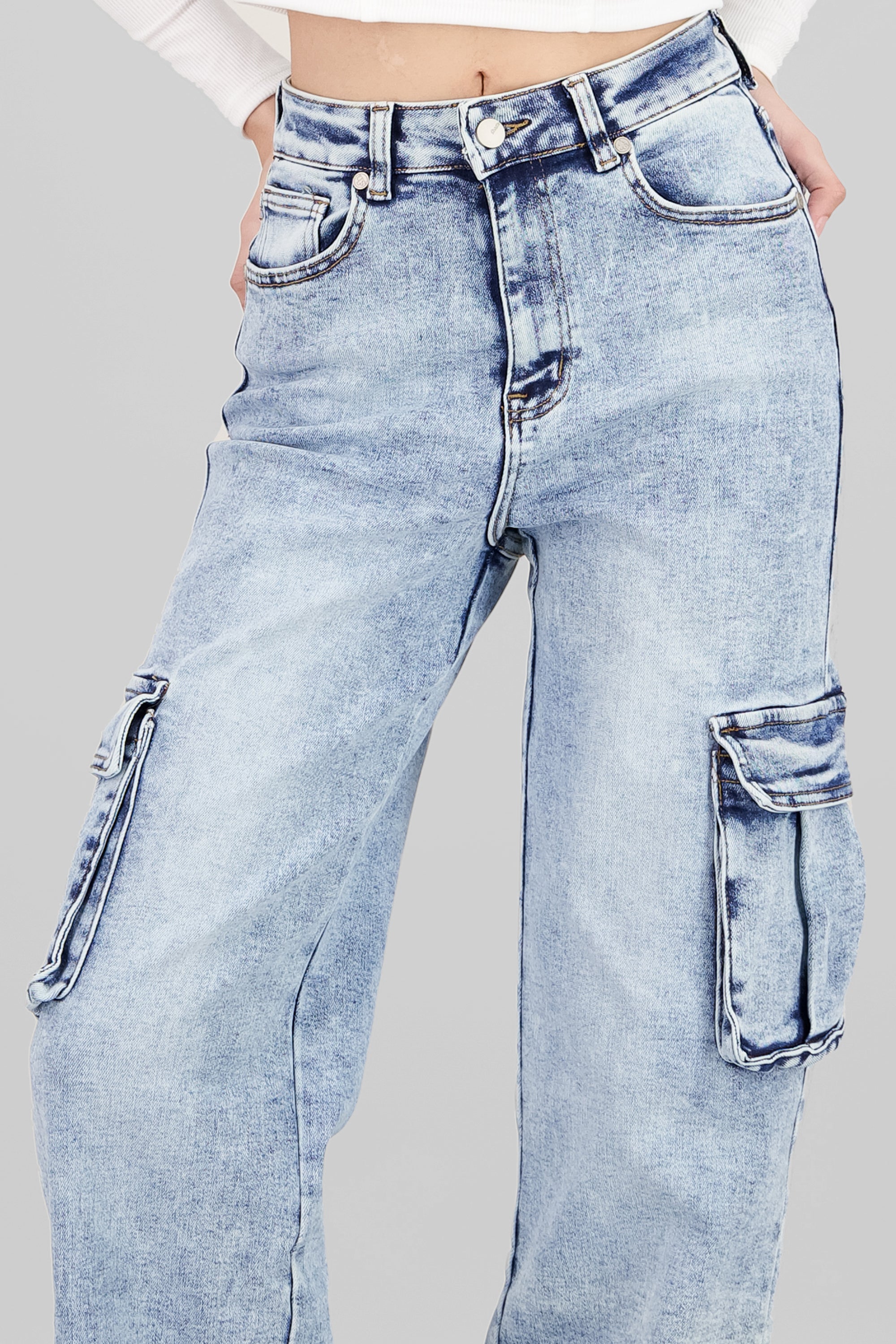 Cargo Jeans With Pockets LIGHT WASH