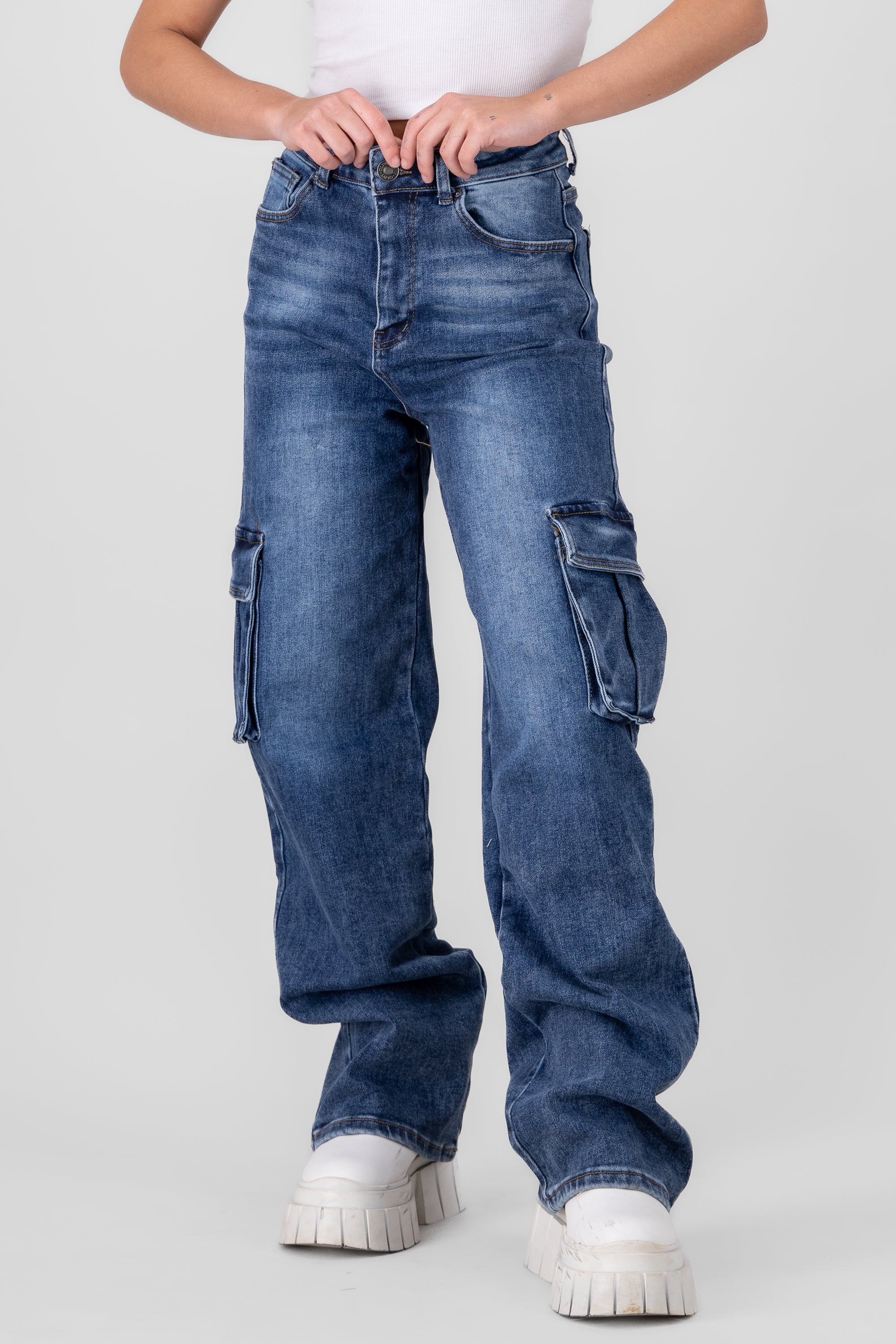 Cargo Jeans With Pockets MEDIUM WASH