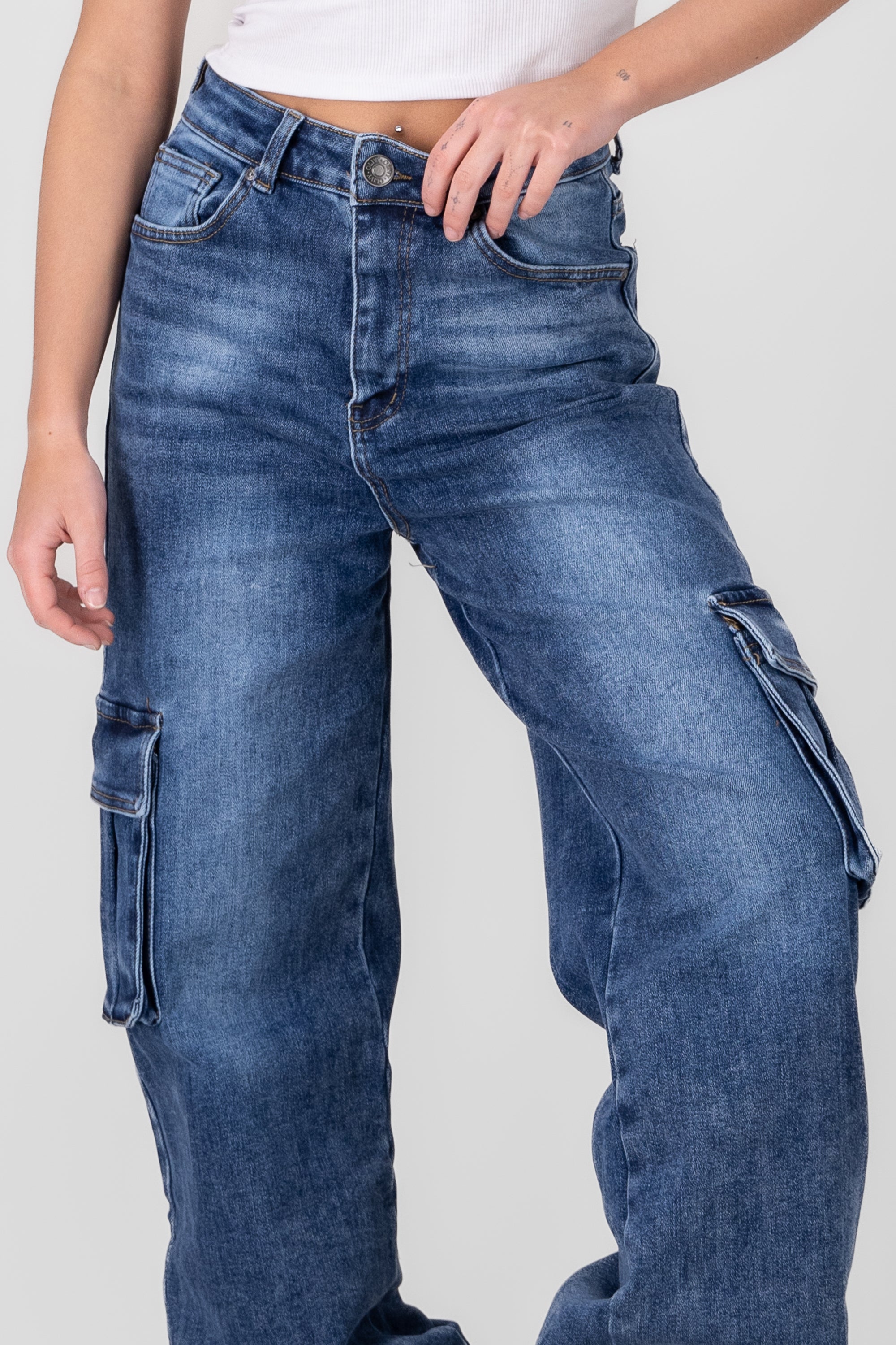 Cargo Jeans With Pockets MEDIUM WASH