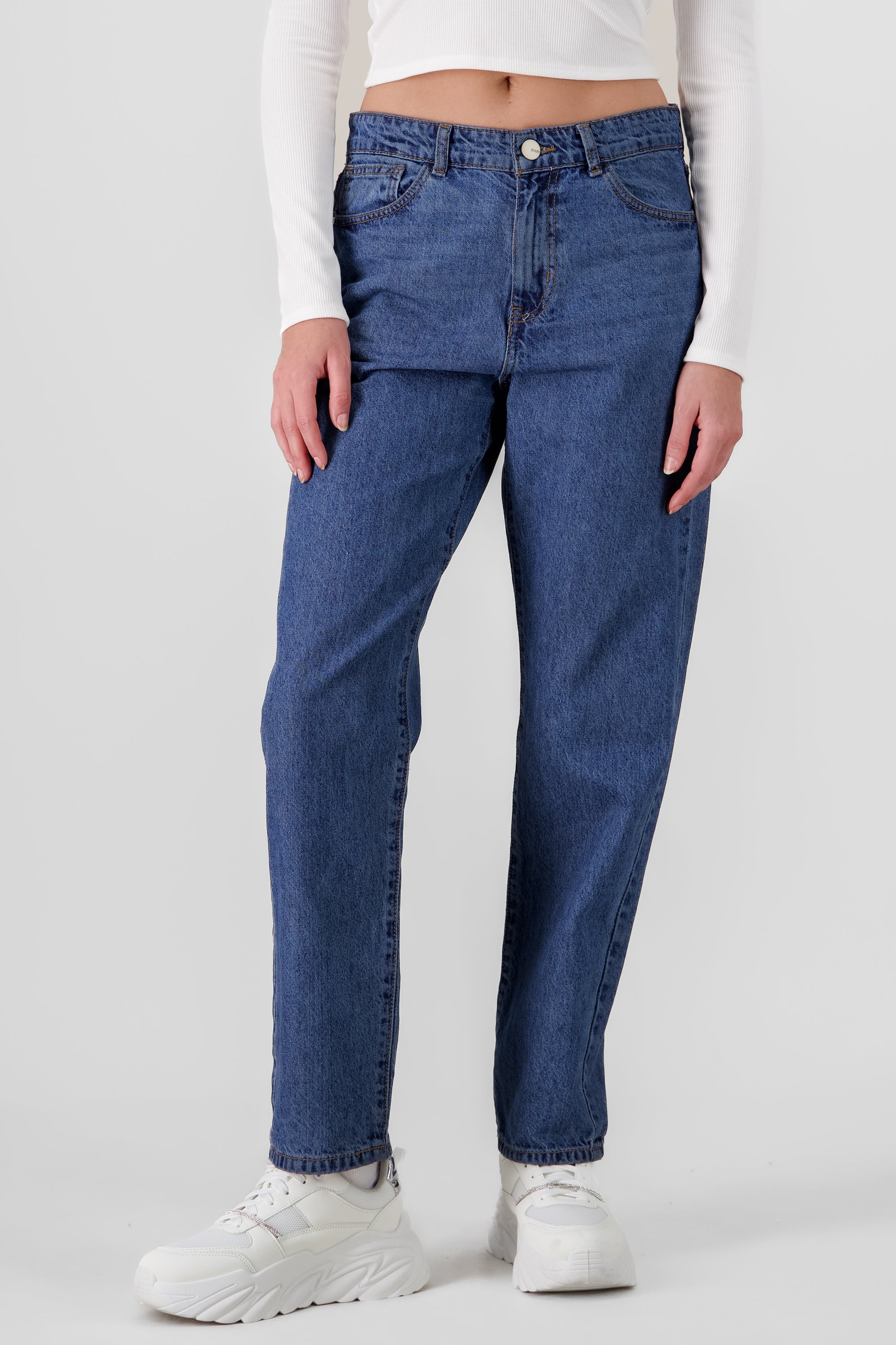 Mid Rise Straight Jeans MEDIUM WASH