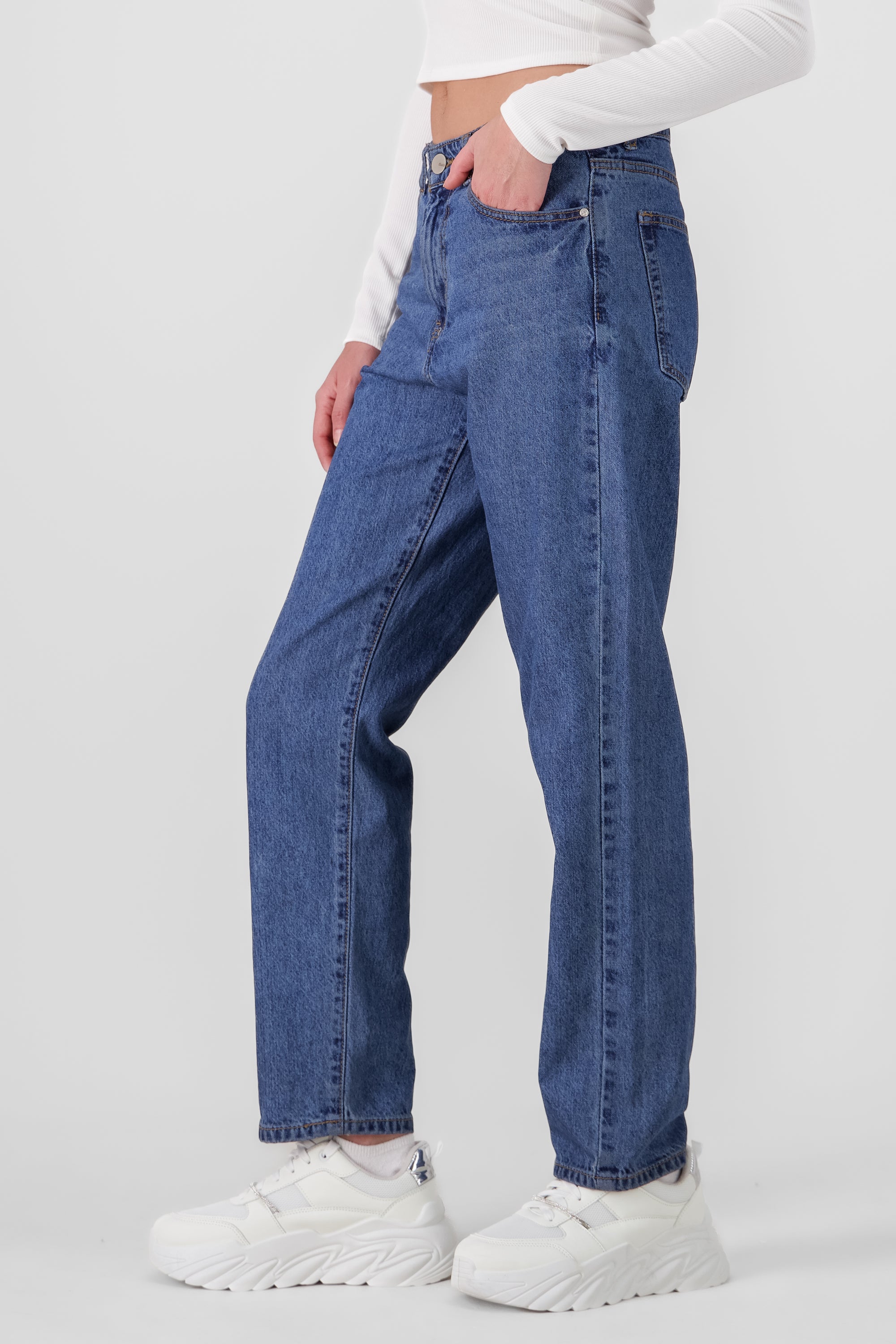 Mid Rise Straight Jeans MEDIUM WASH