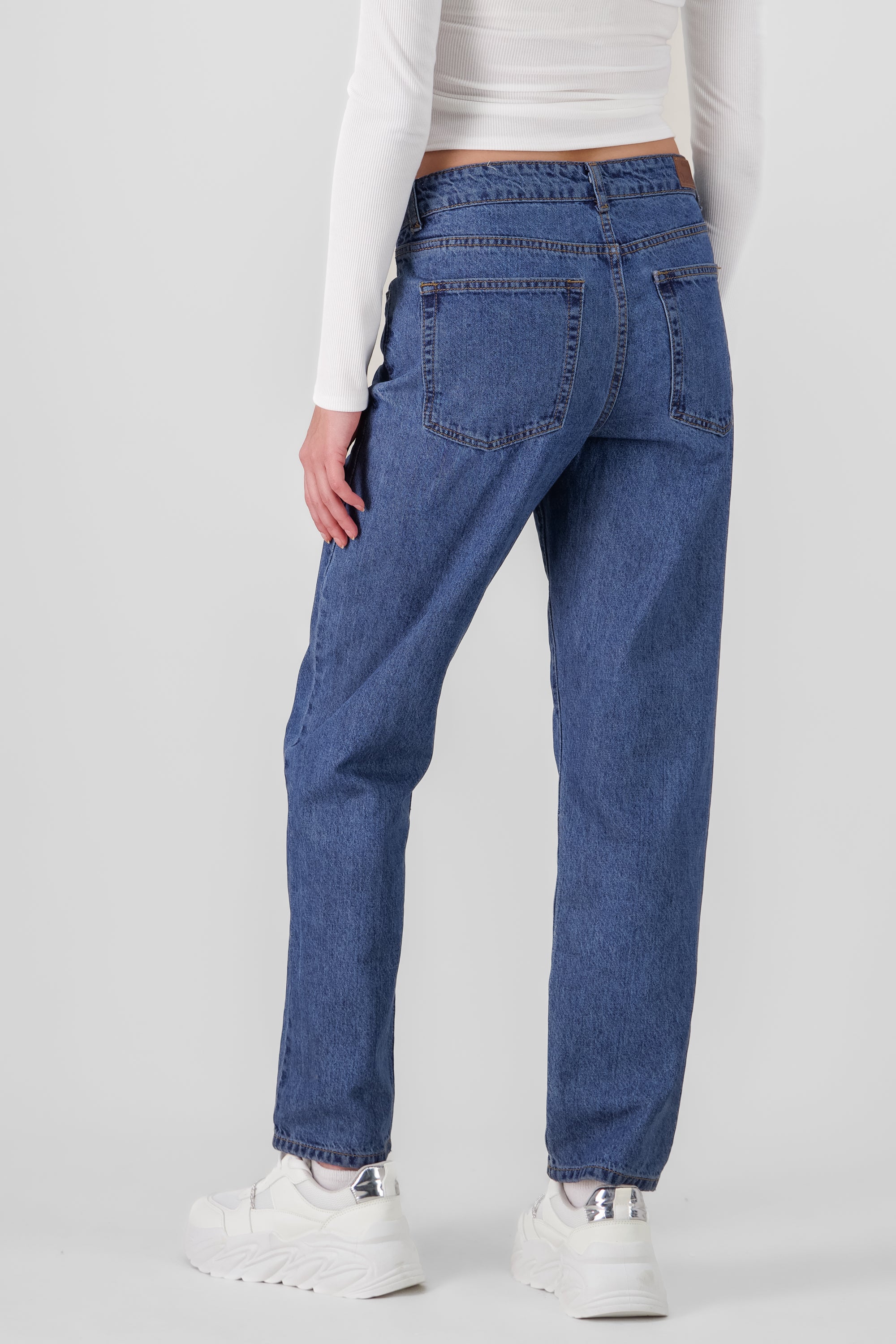 Mid Rise Straight Jeans MEDIUM WASH