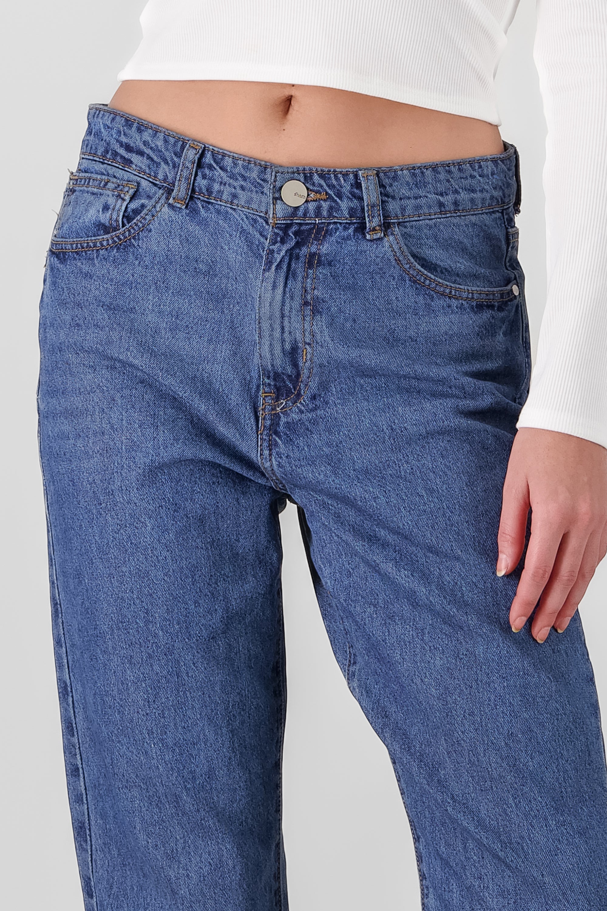 Mid Rise Straight Jeans MEDIUM WASH