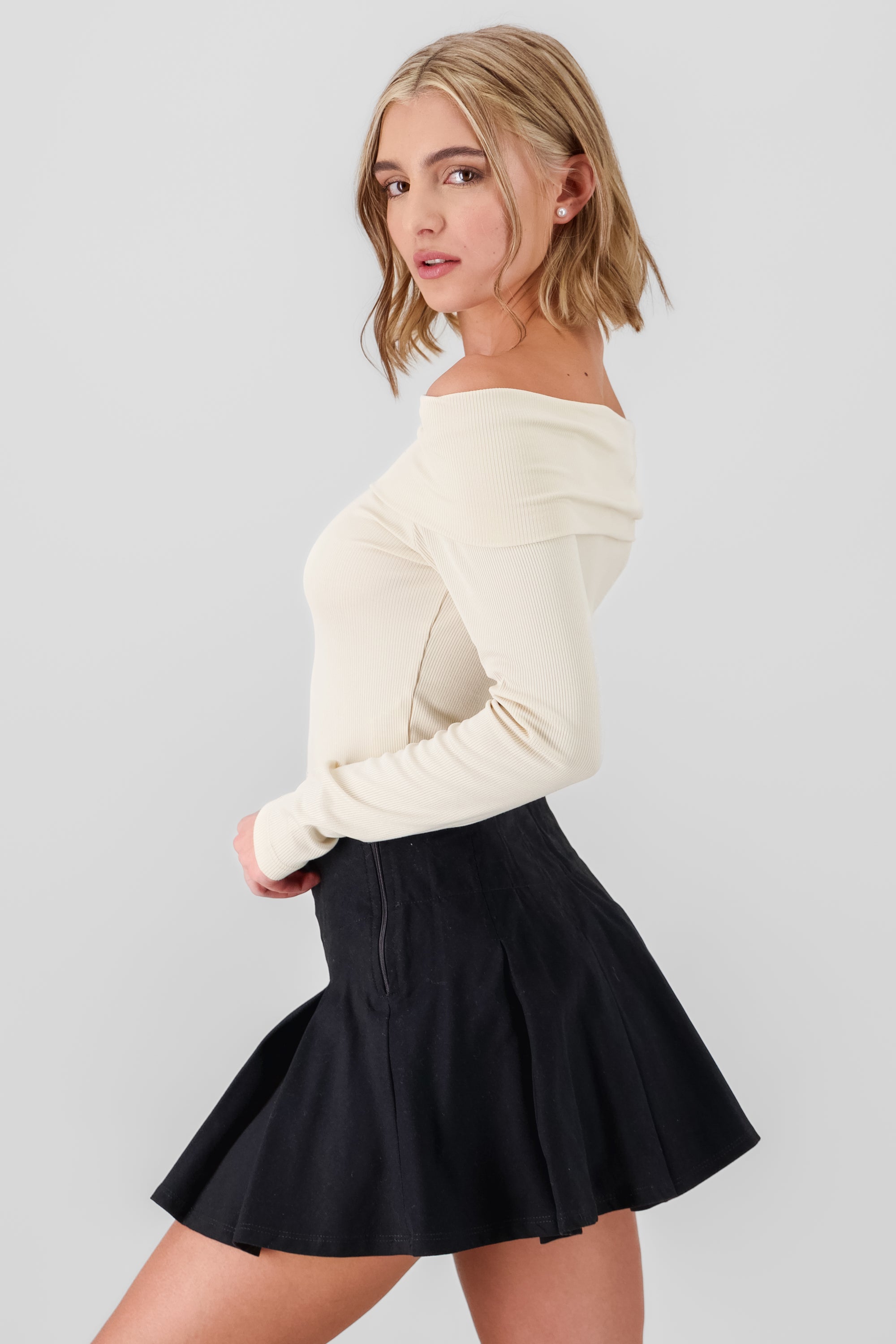 Off Shoulder Ribbed Blouse CREAM