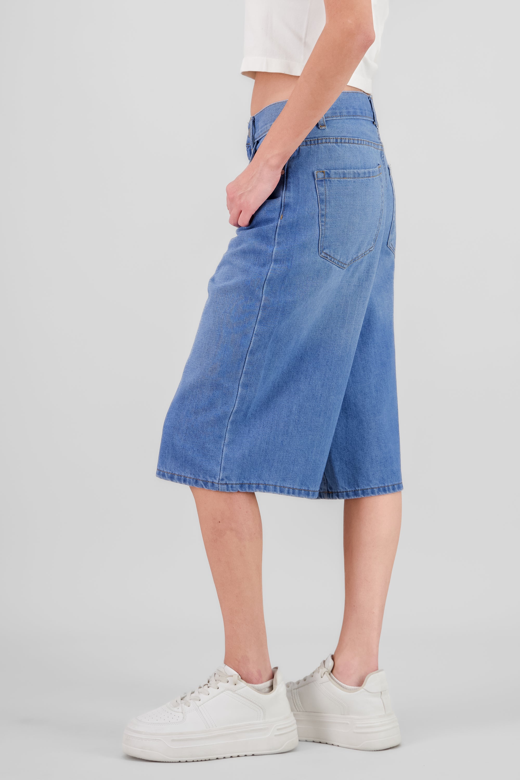 Wide Mid Rise Shorts MEDIUM WASH