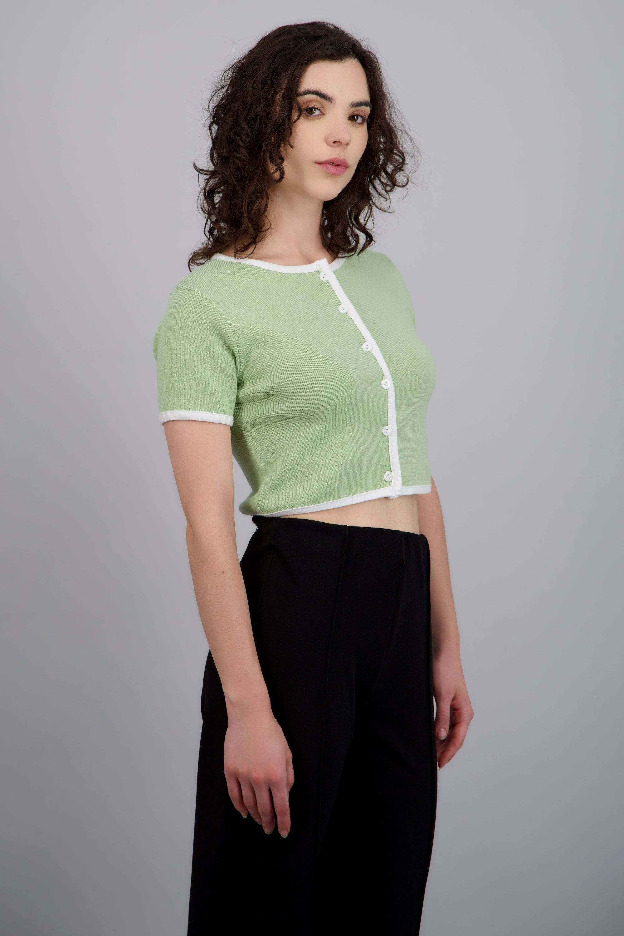APPLE GREEN