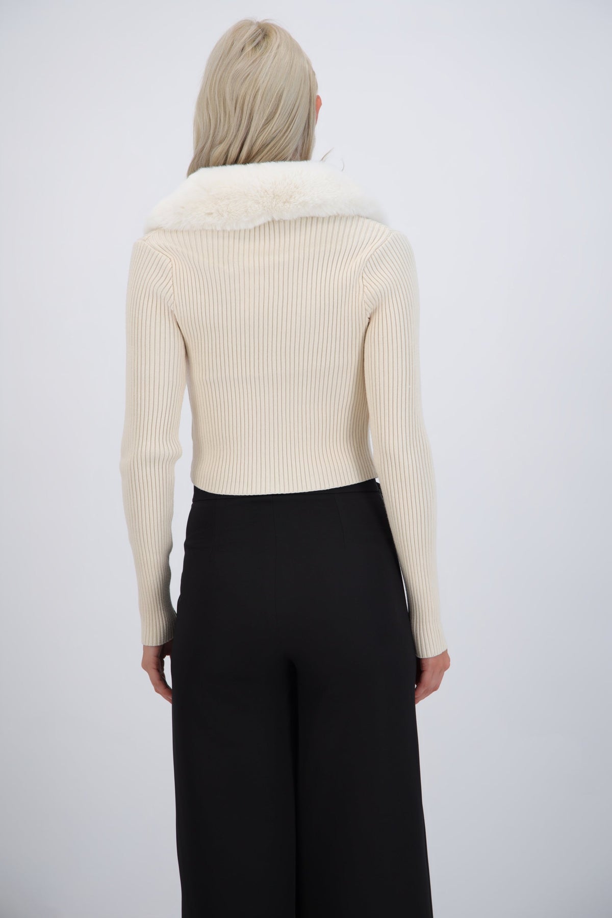 Cardigan detalle pelo cuello
