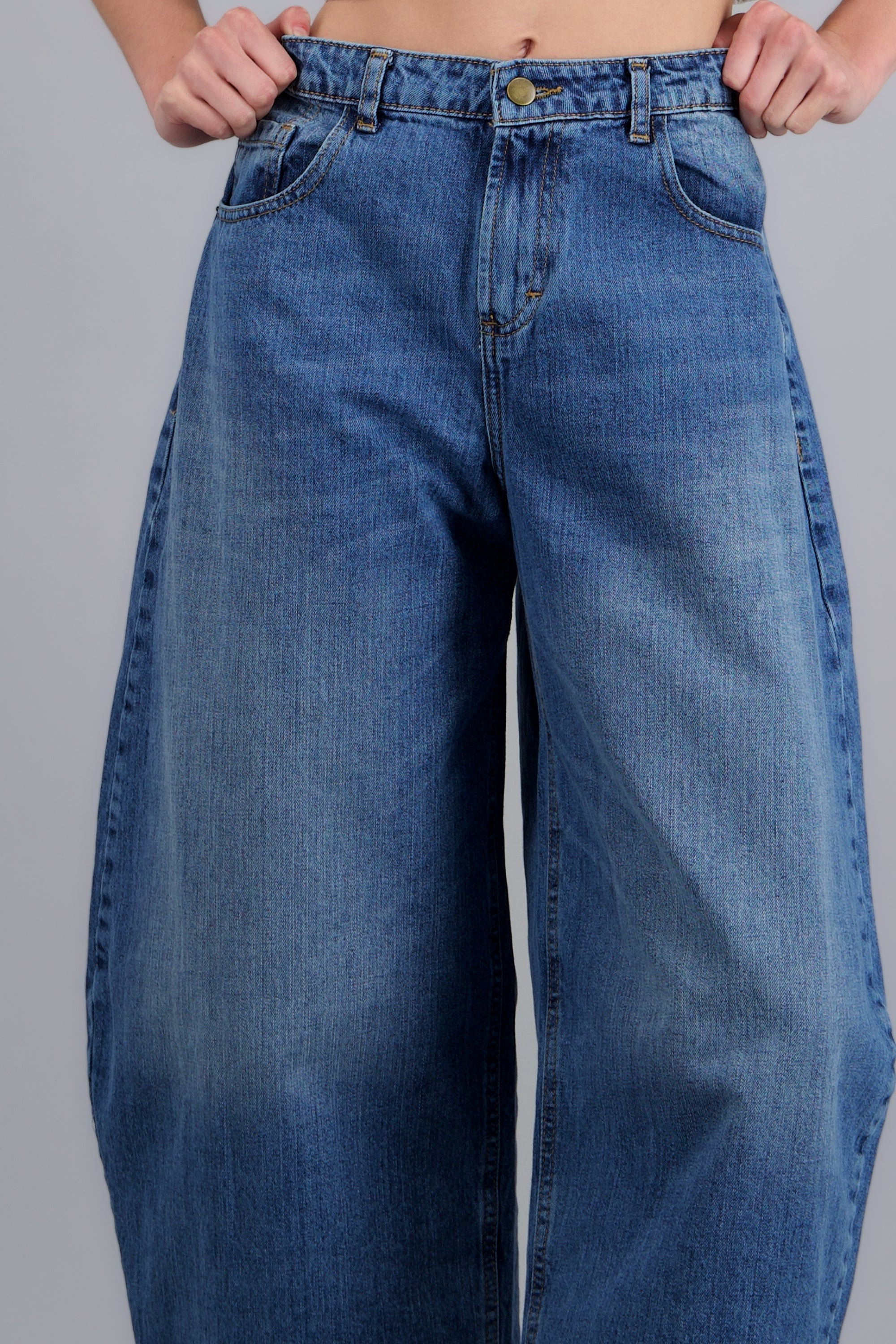 MEDIUM WASH