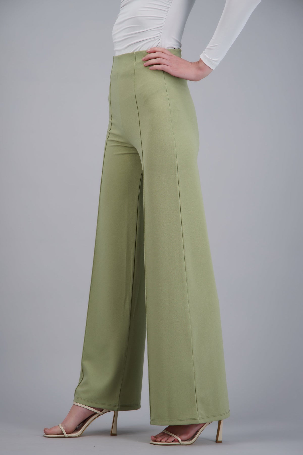 GRASS GREEN