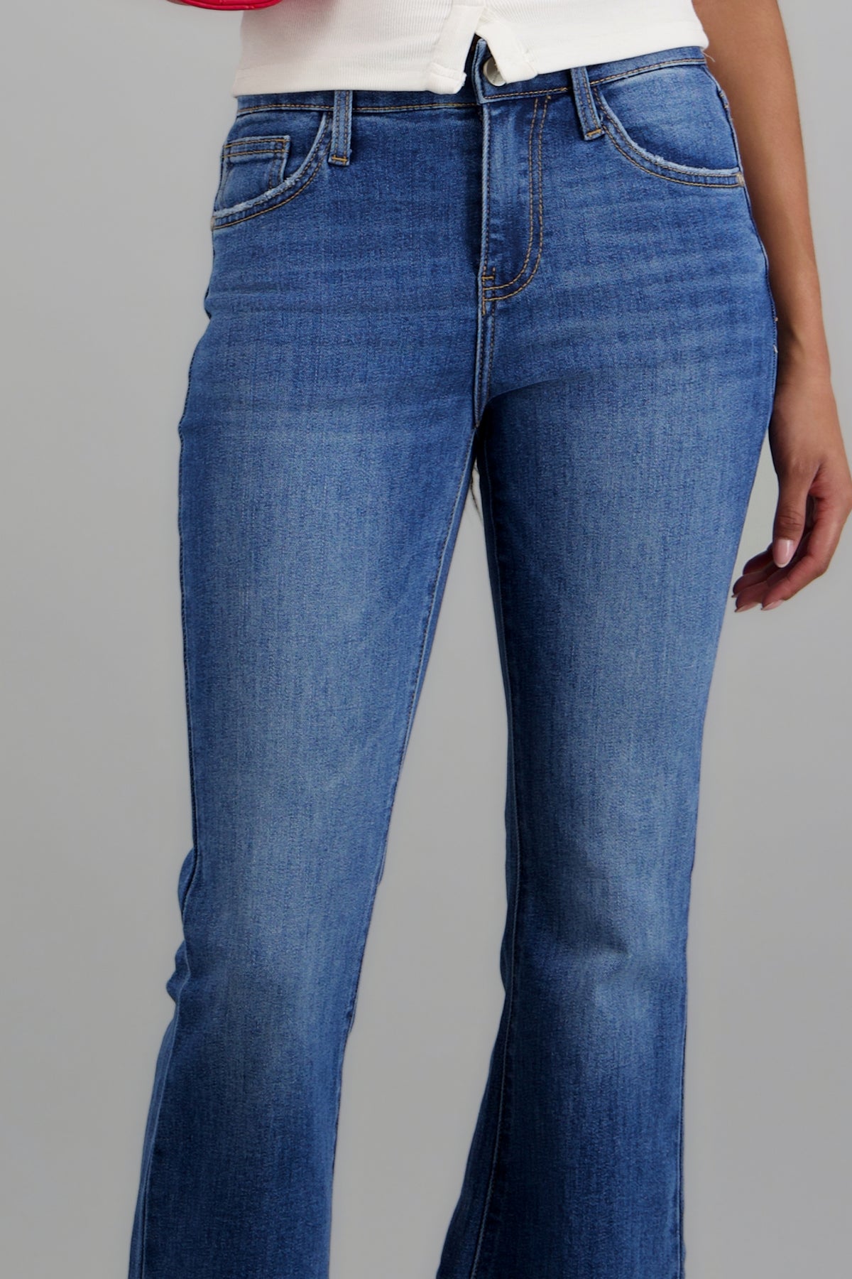 MEDIUM WASH
