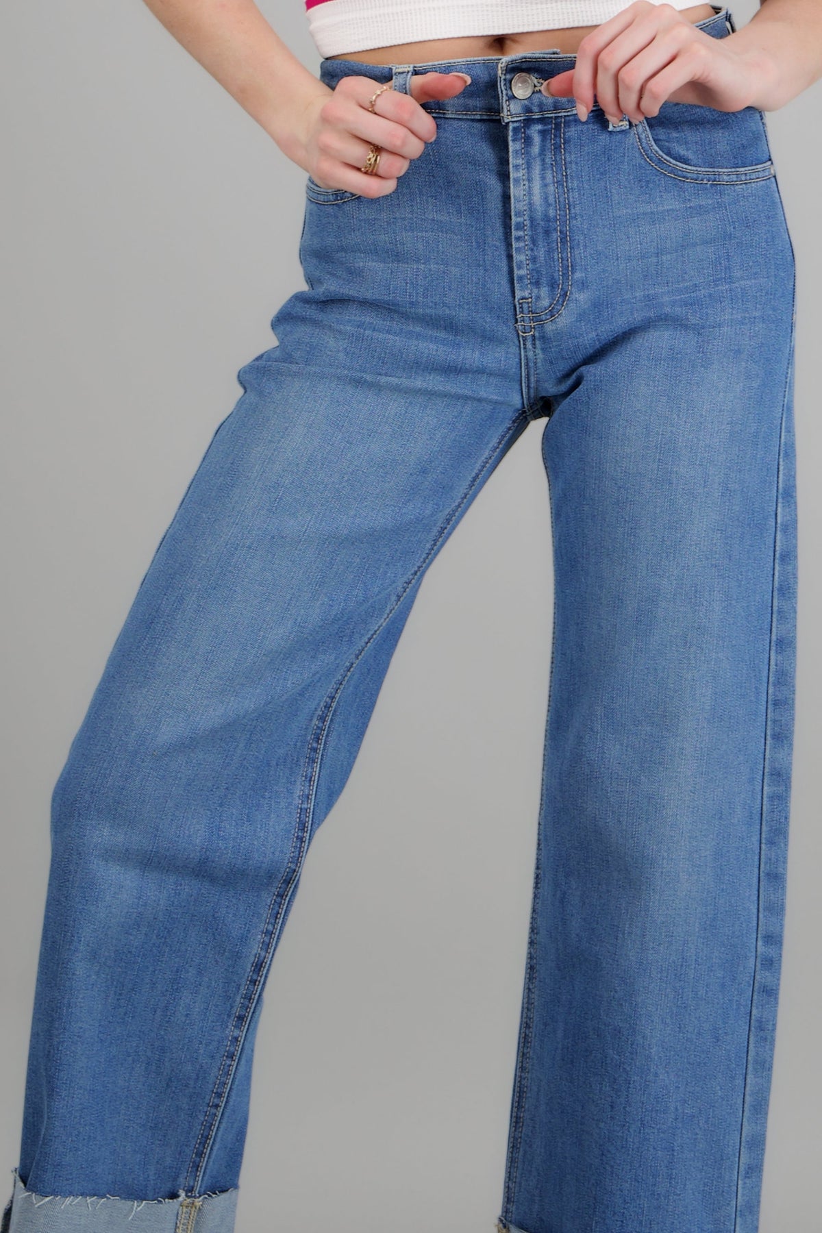 MEDIUM WASH