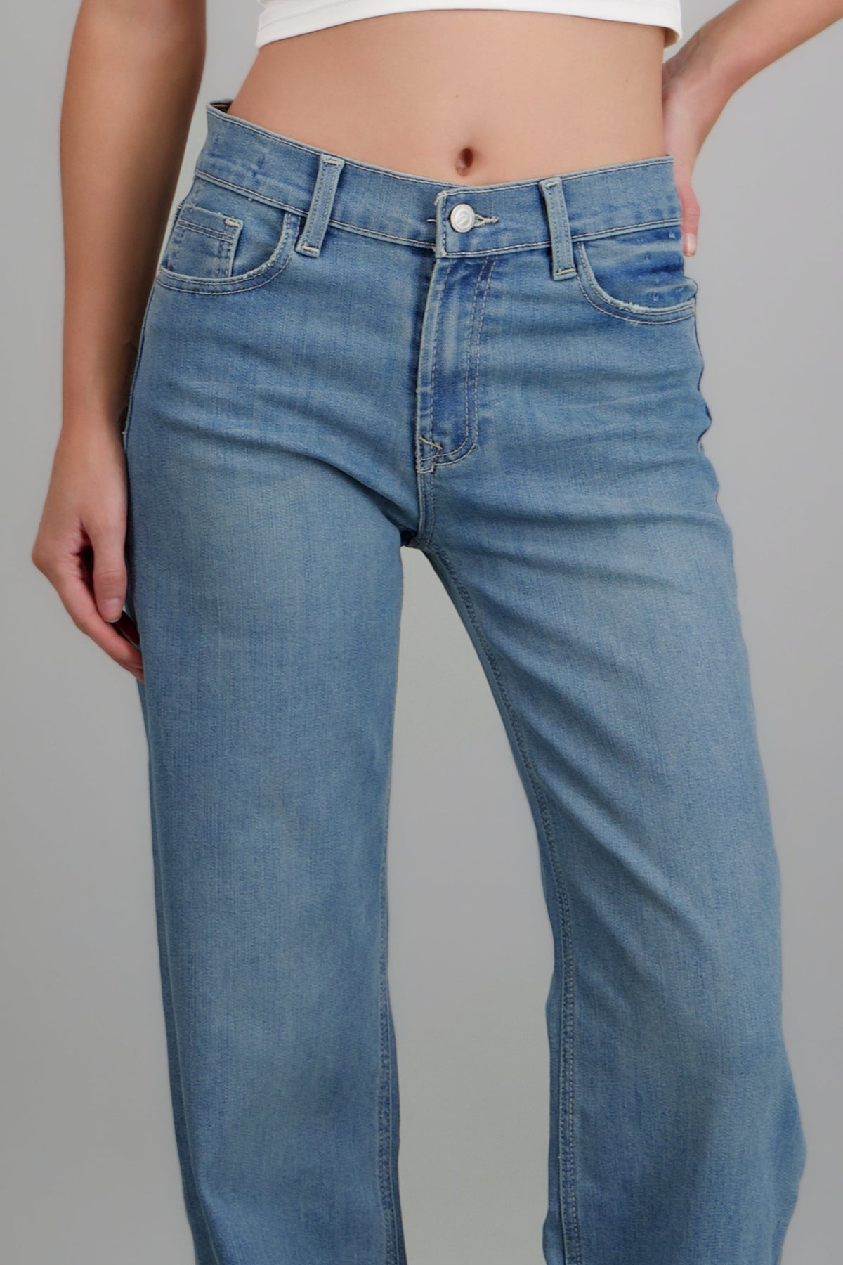 MEDIUM WASH