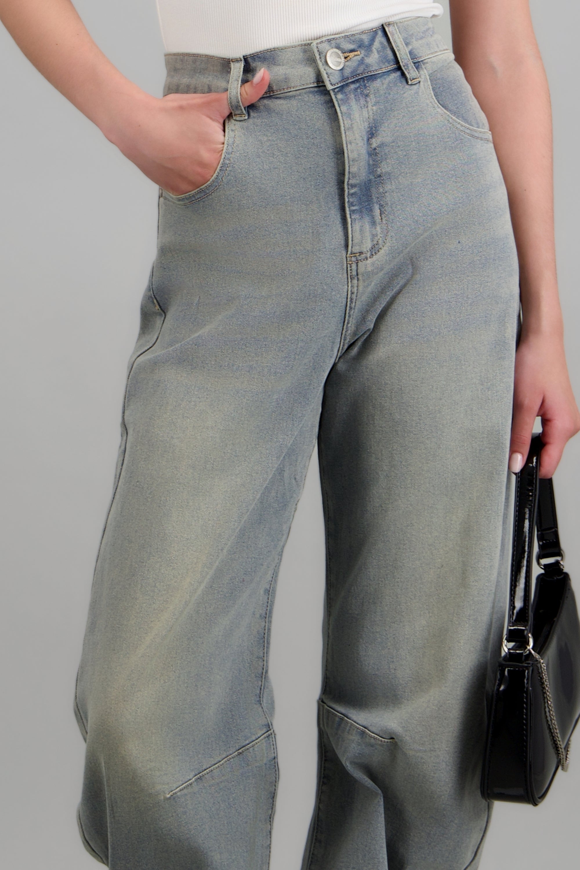LIGHT ACID WASH