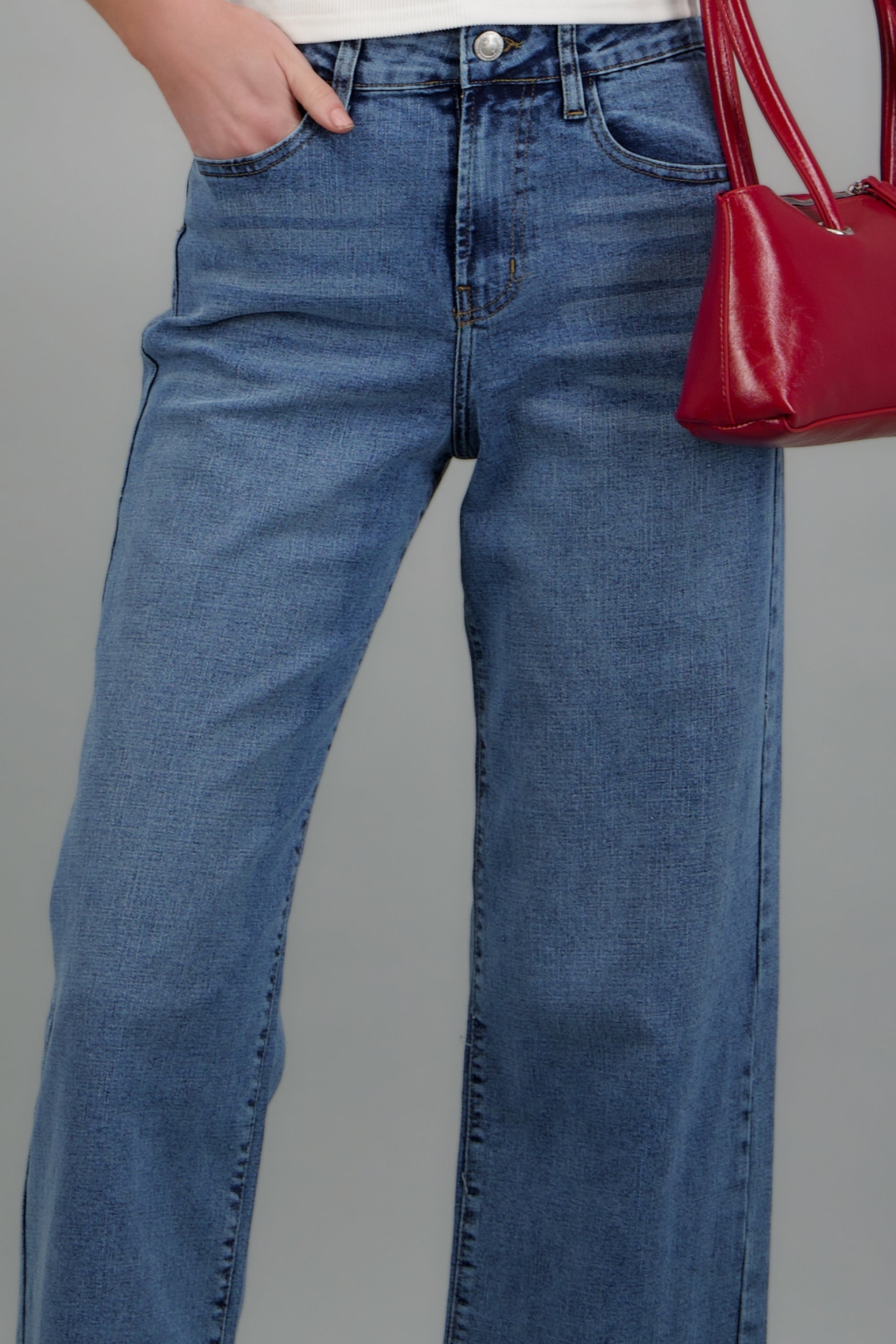 MEDIUM WASH