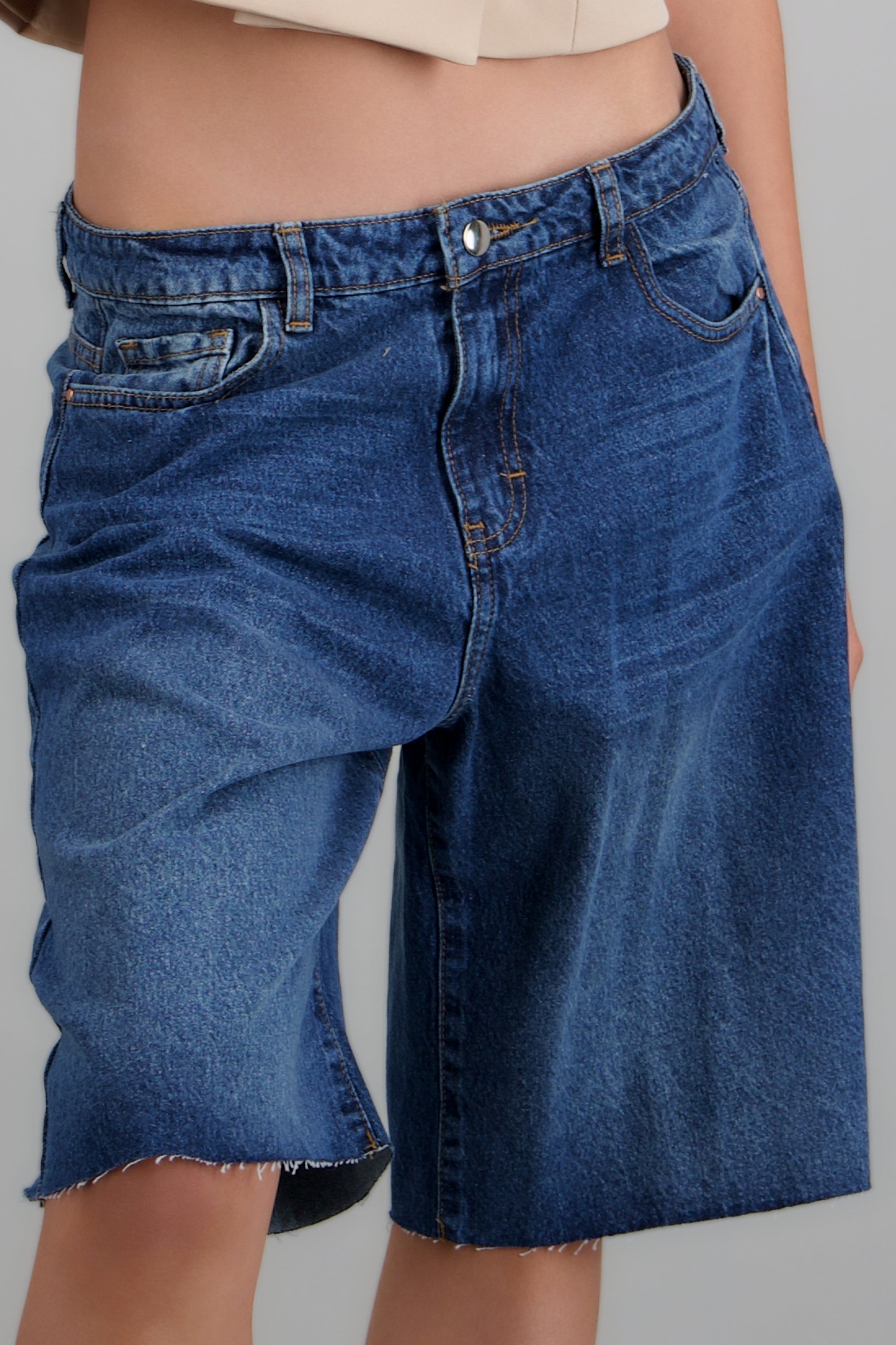 MEDIUM WASH