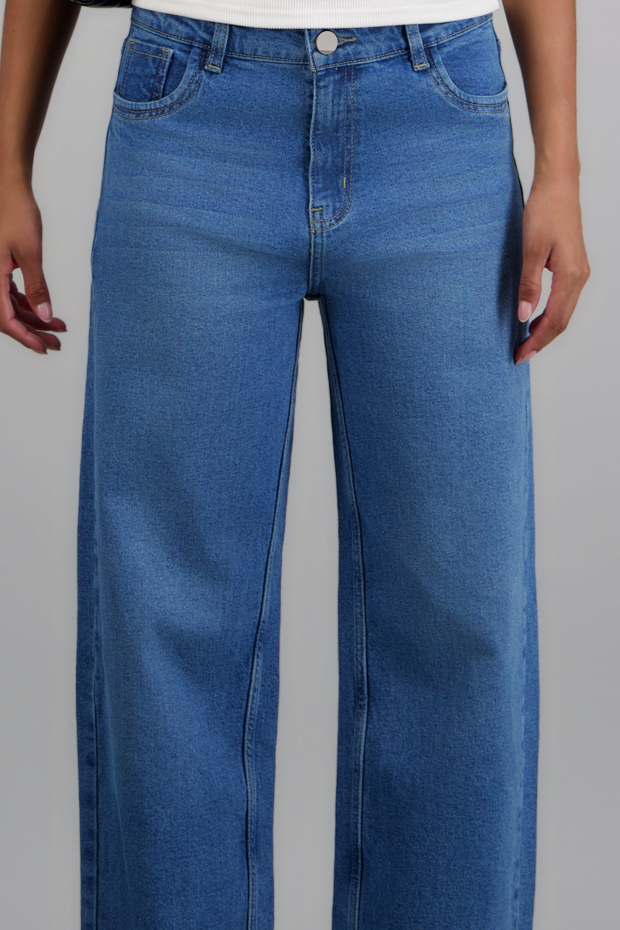 MEDIUM WASH