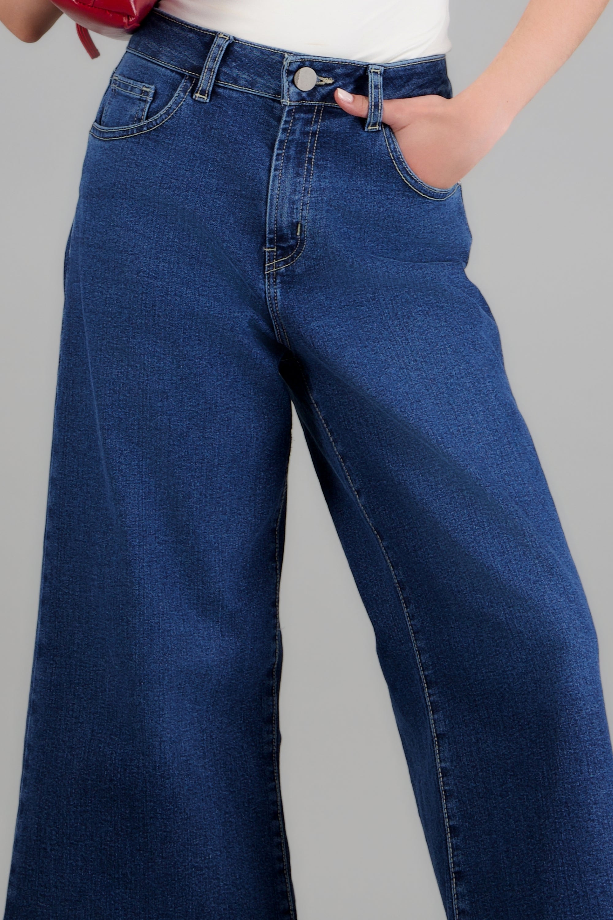 MEDIUM WASH
